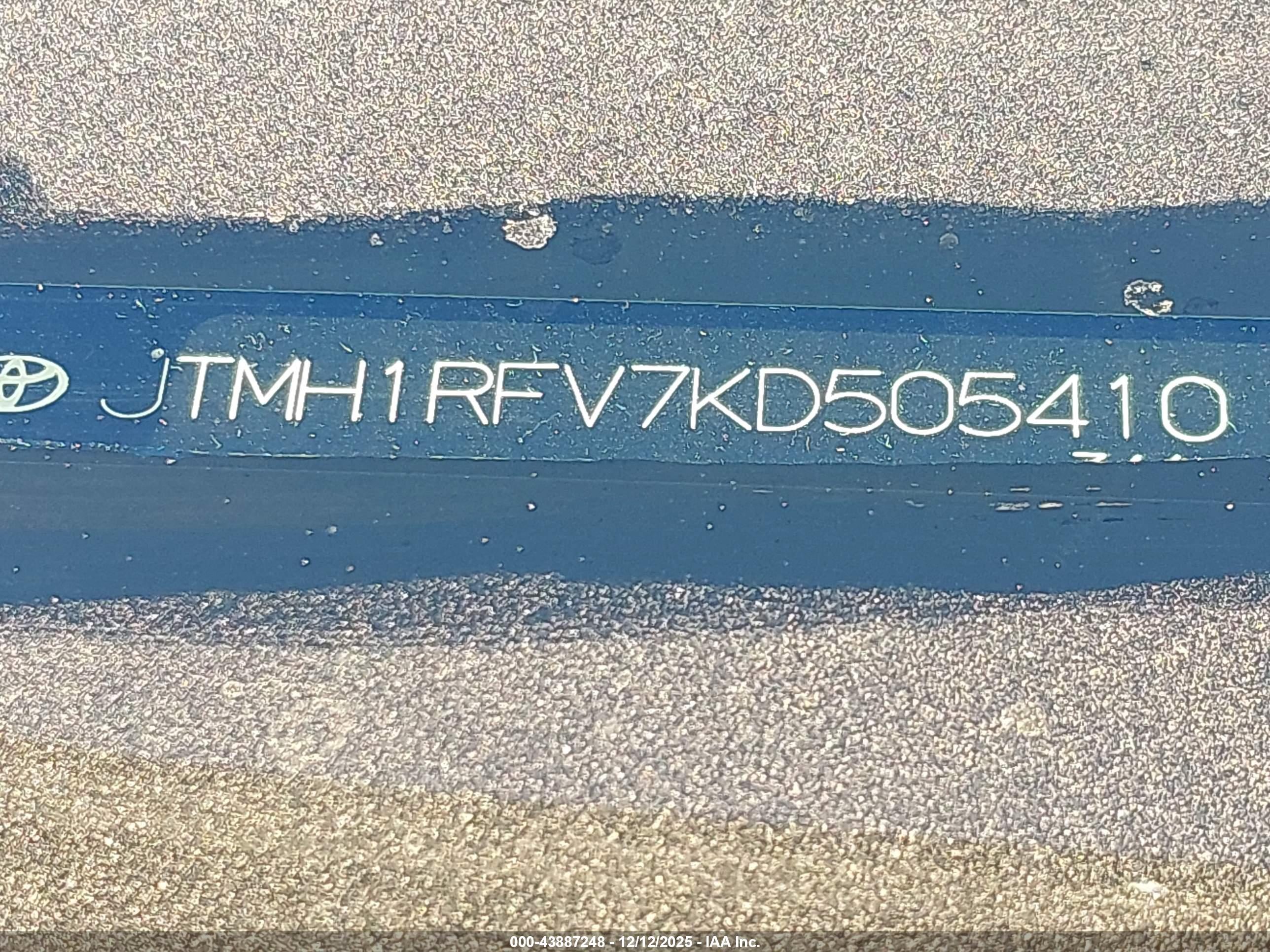 TOYOTA RAV4 image 9