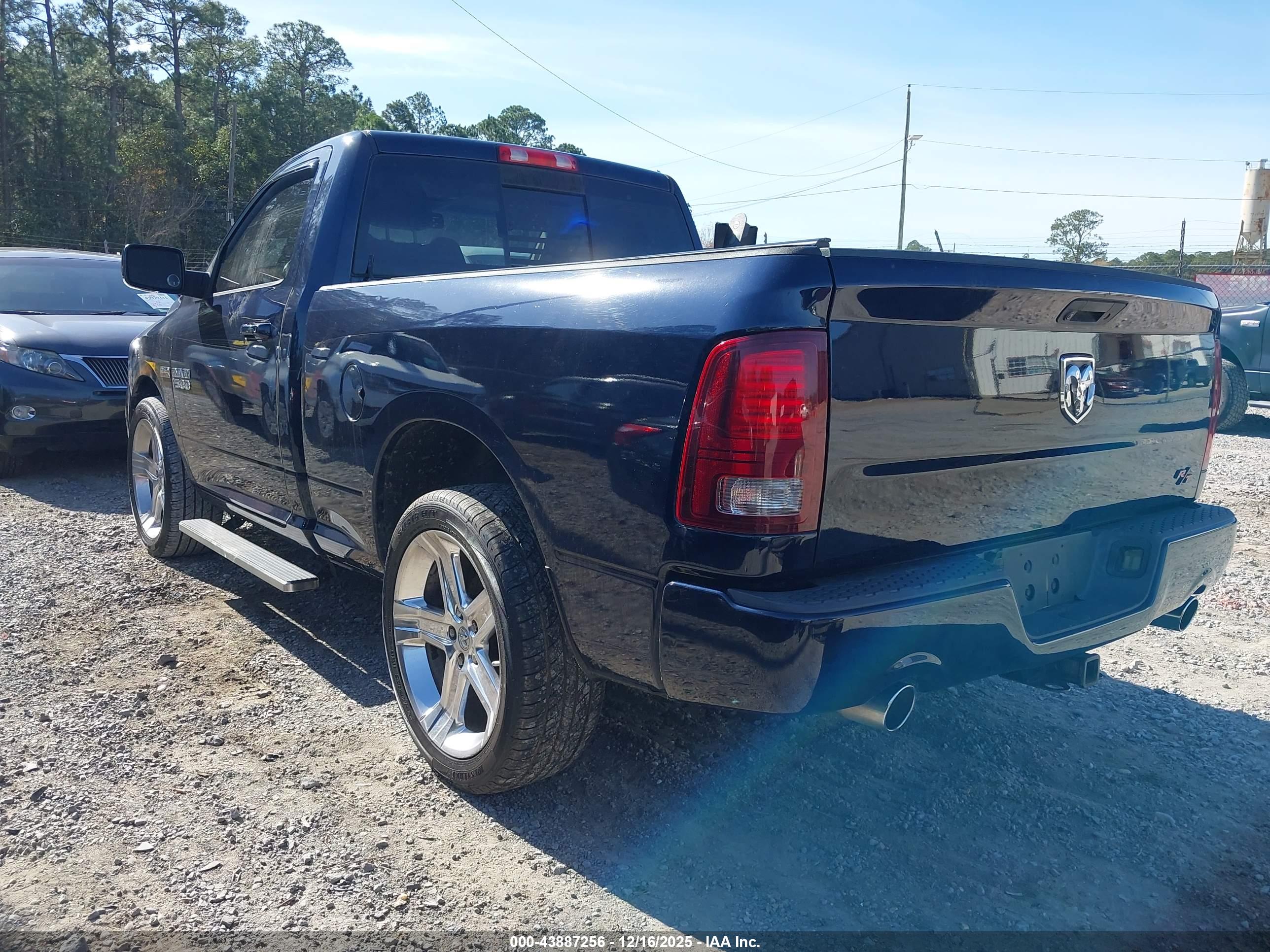 RAM 1500 image 3
