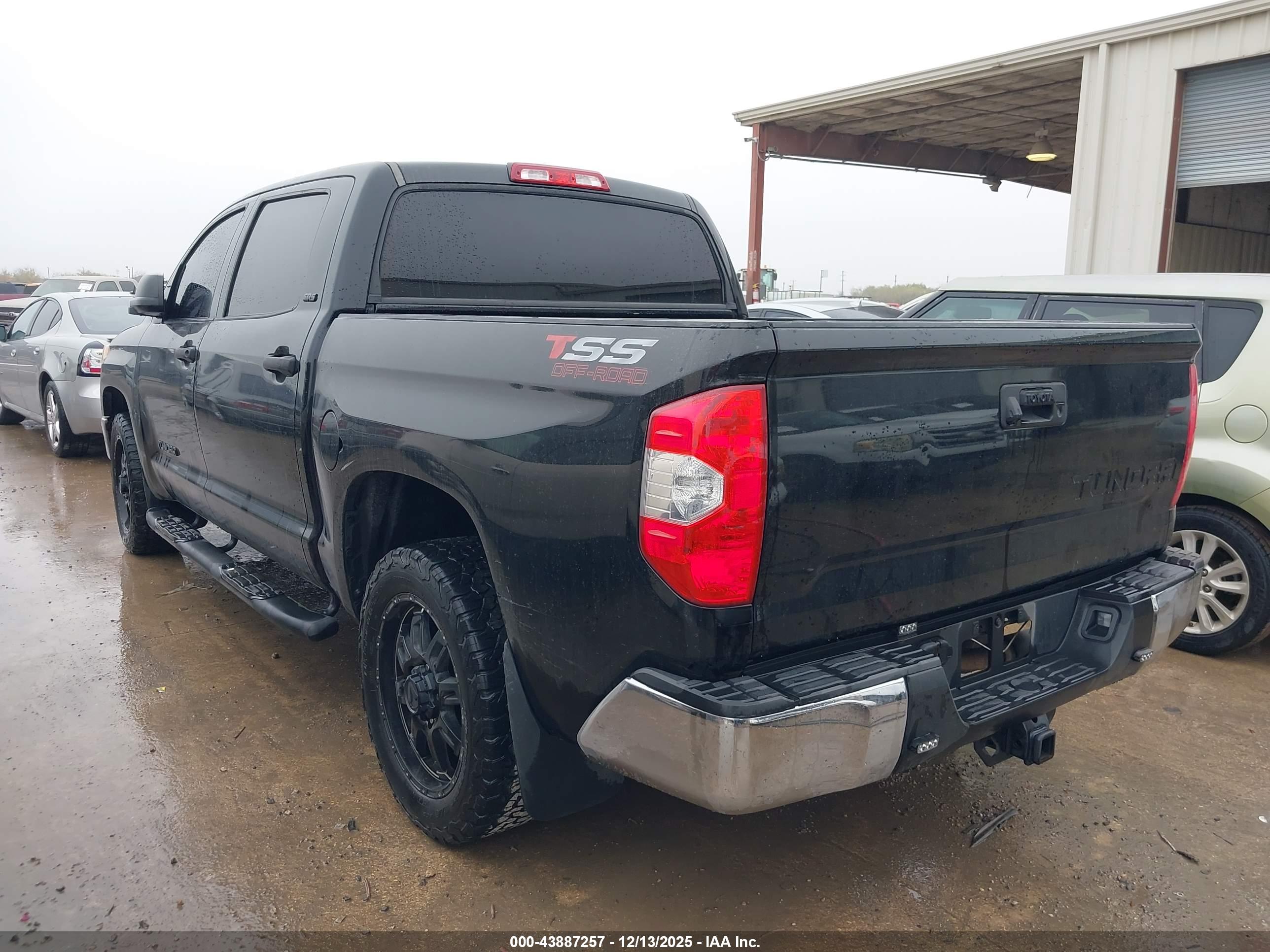TOYOTA TUNDRA image 3