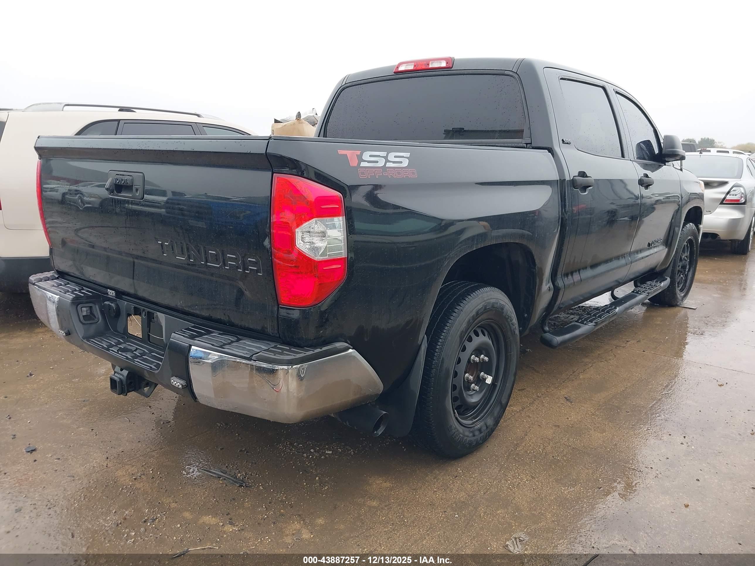 TOYOTA TUNDRA image 4