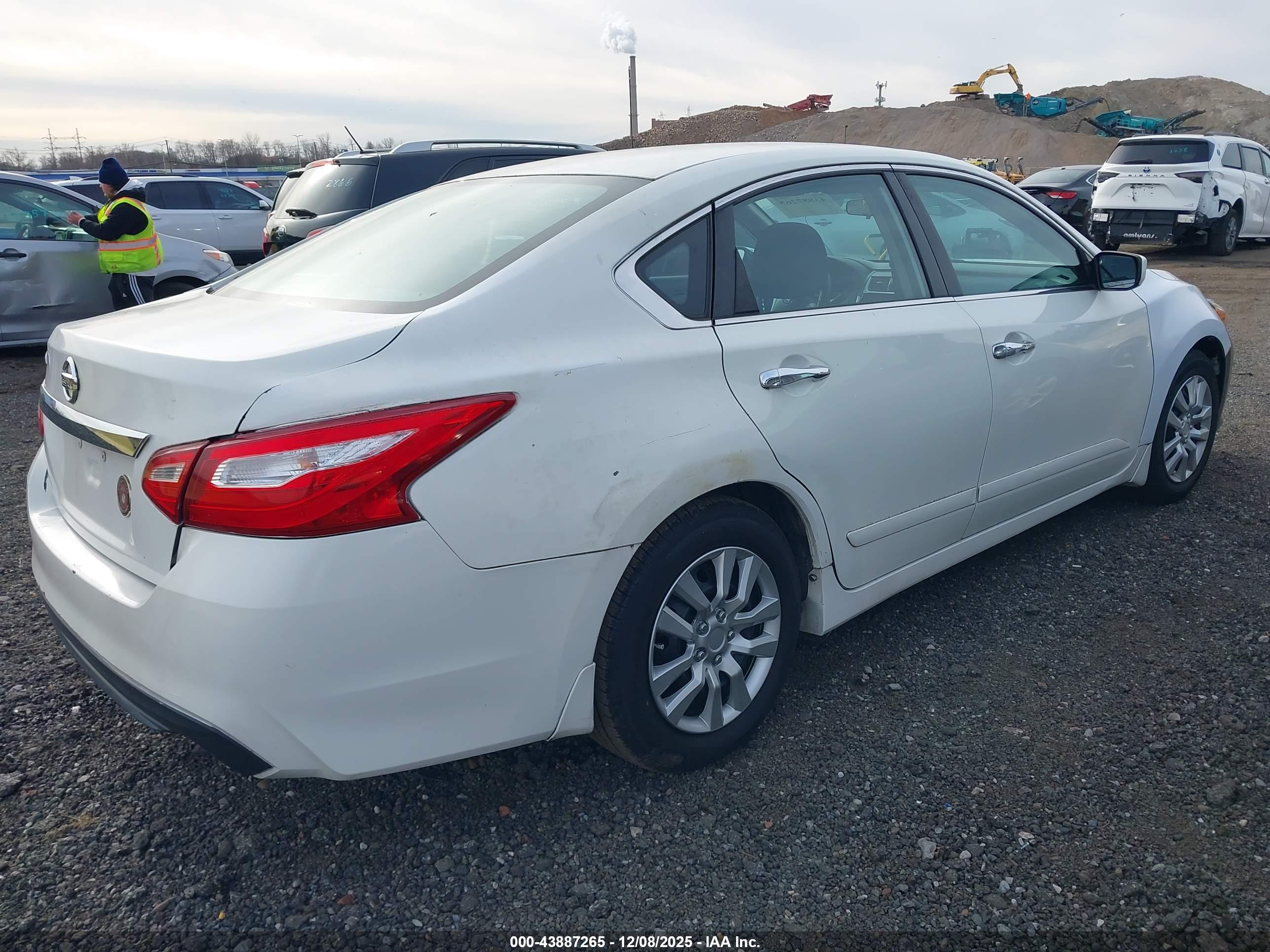 NISSAN ALTIMA image 4