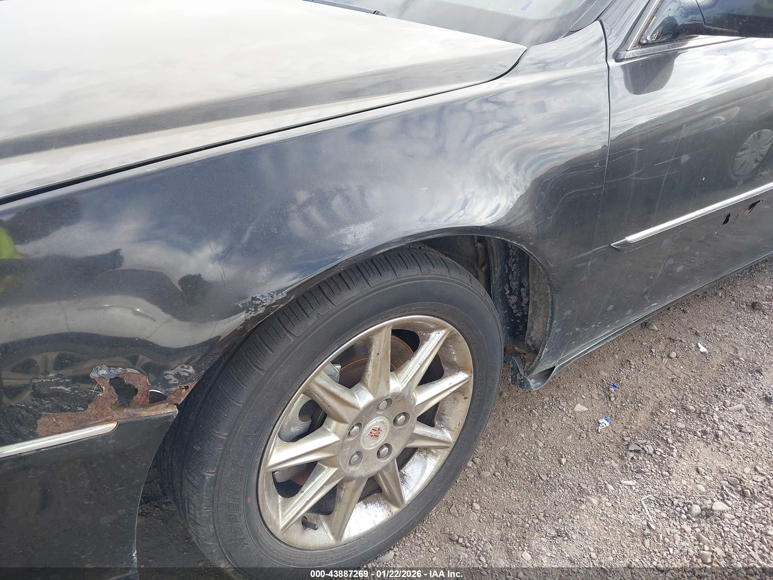 CADILLAC DTS image 6