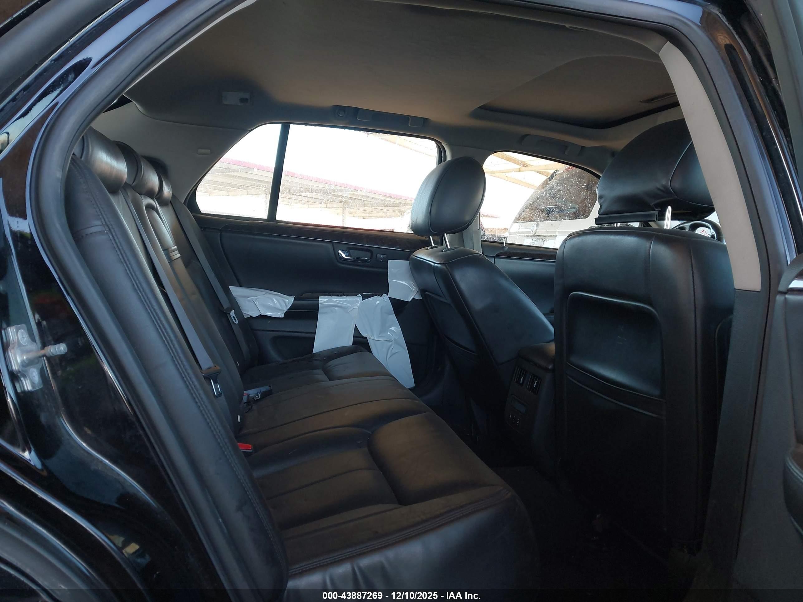 CADILLAC DTS image 8