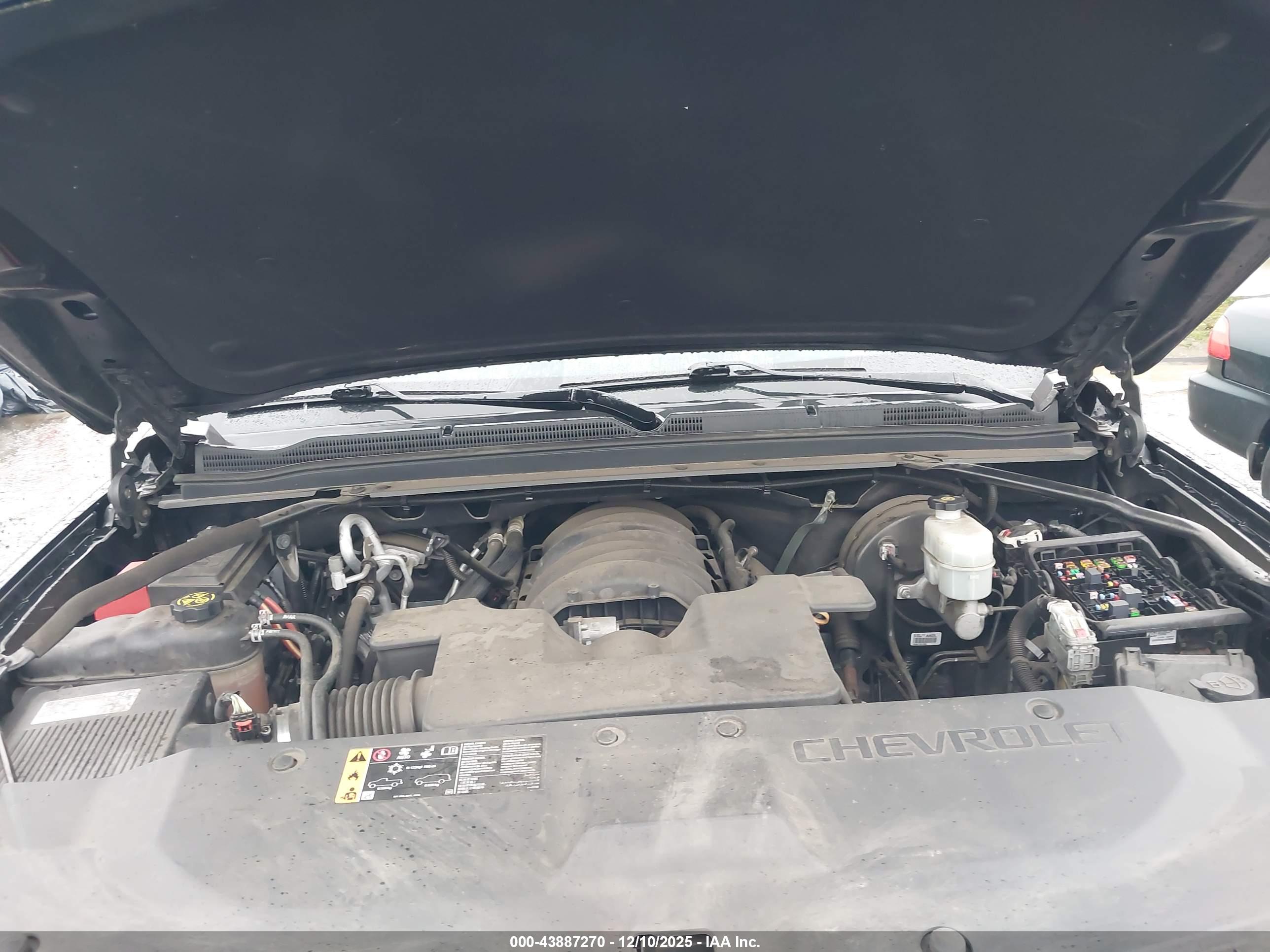 CHEVROLET SUBURBAN image 10