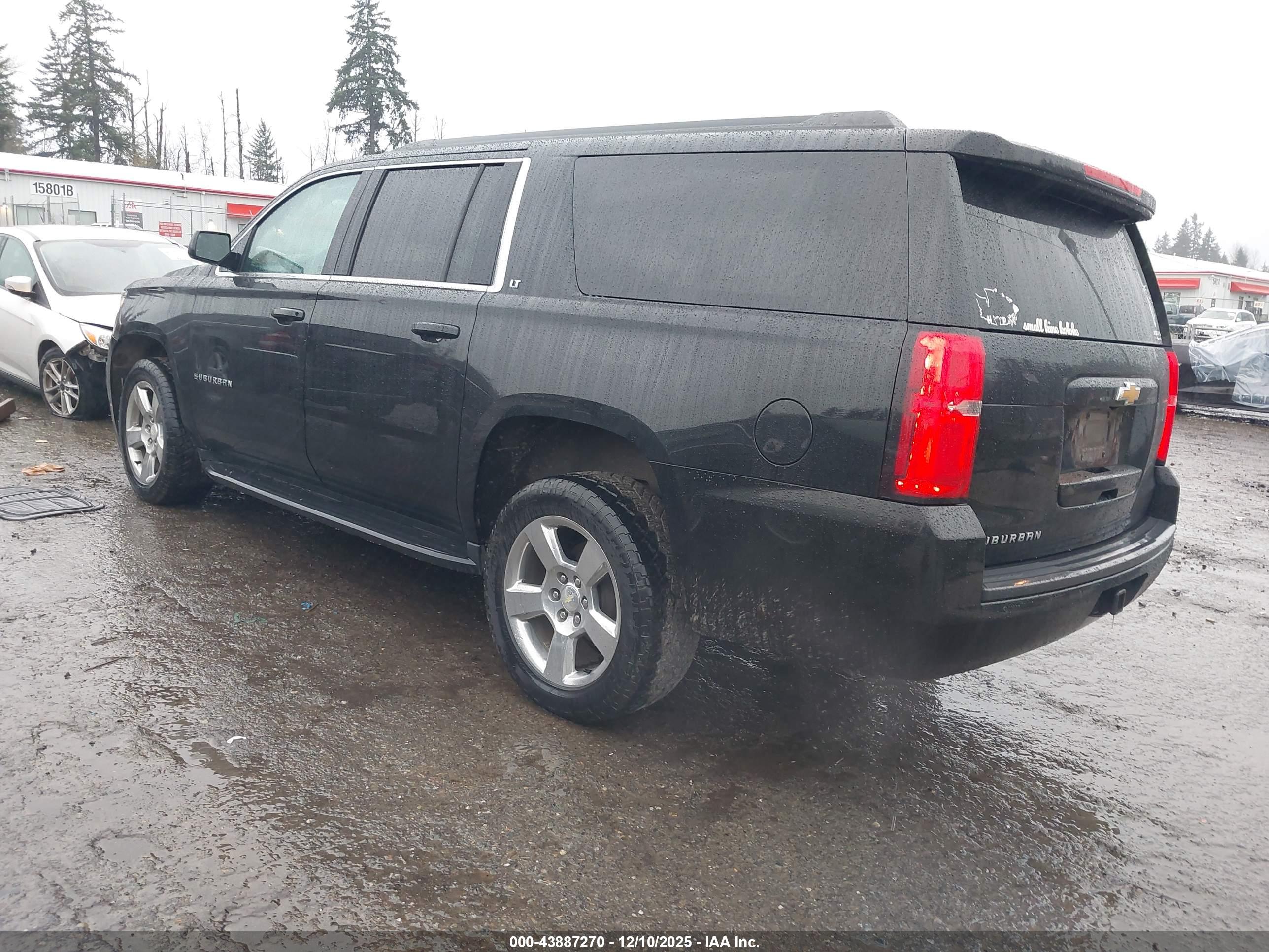CHEVROLET SUBURBAN image 3