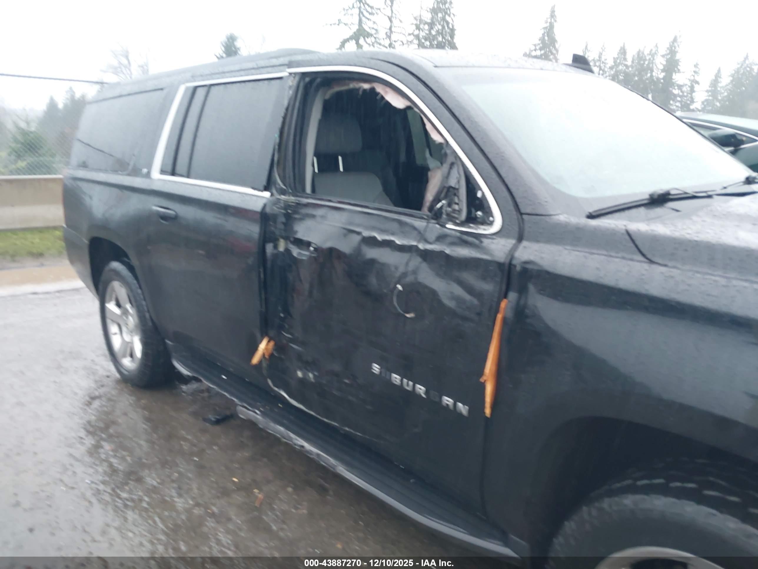 CHEVROLET SUBURBAN image 6