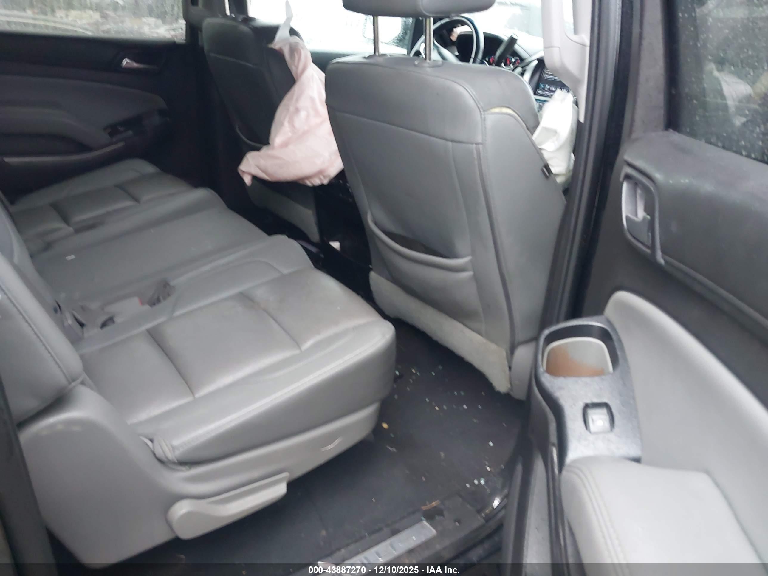 CHEVROLET SUBURBAN image 8