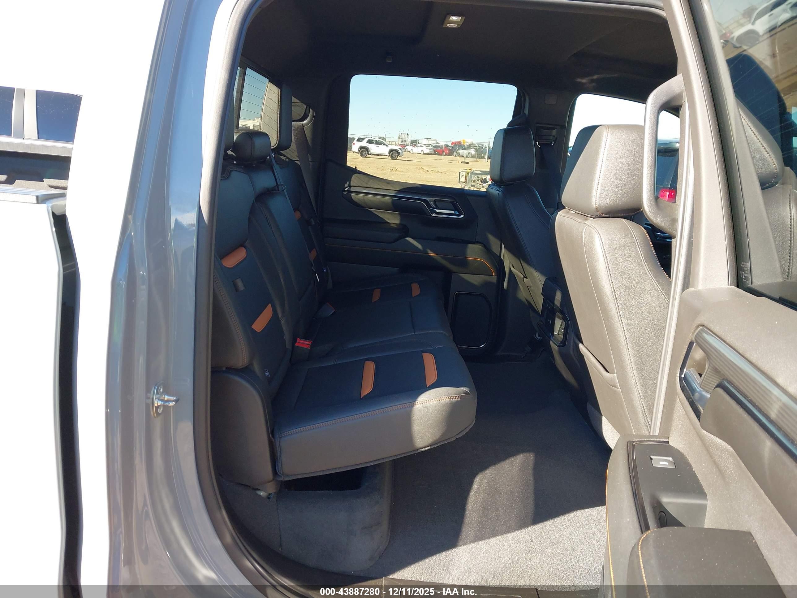 GMC SIERRA image 8