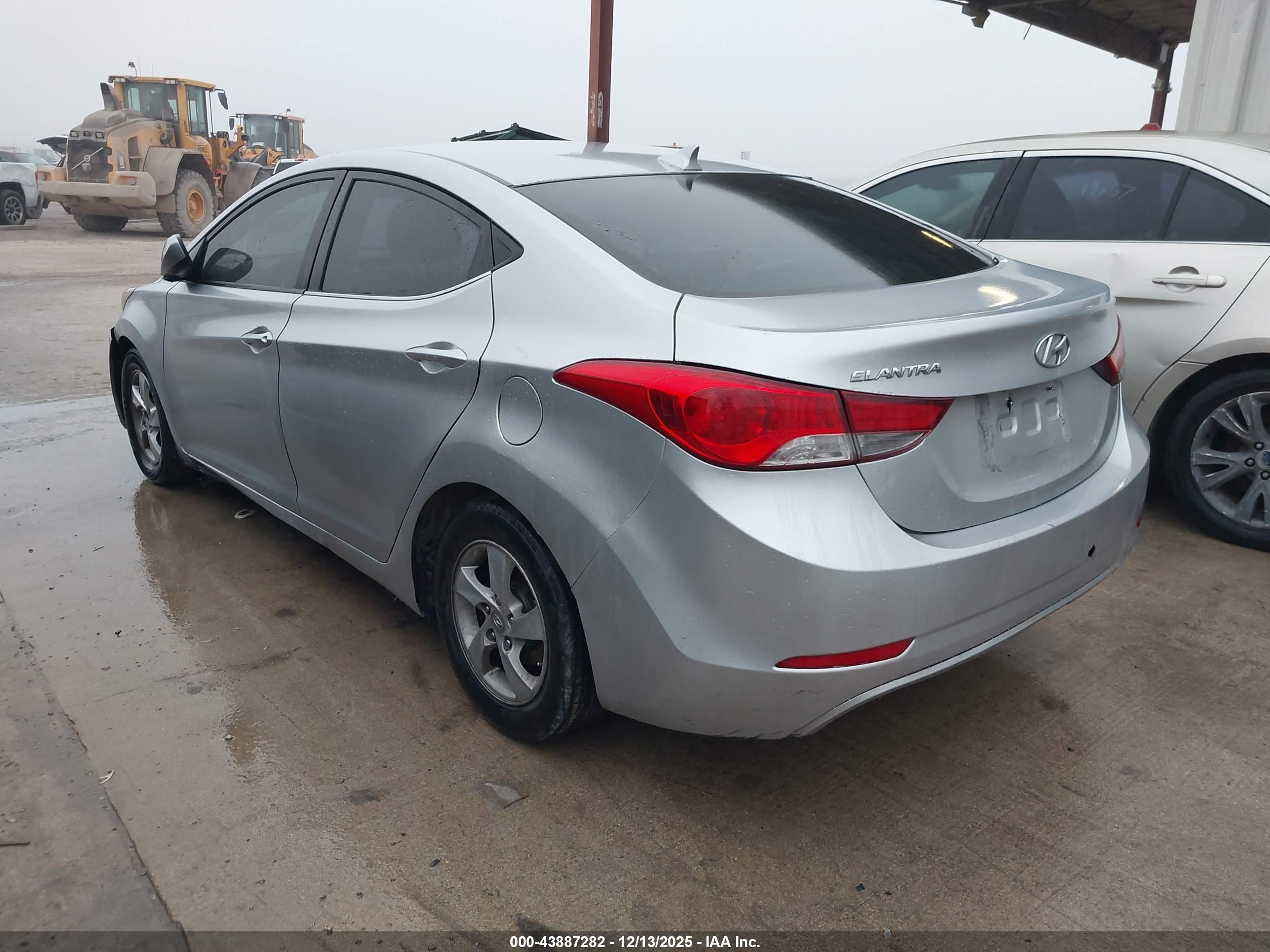 HYUNDAI ELANTRA image 3