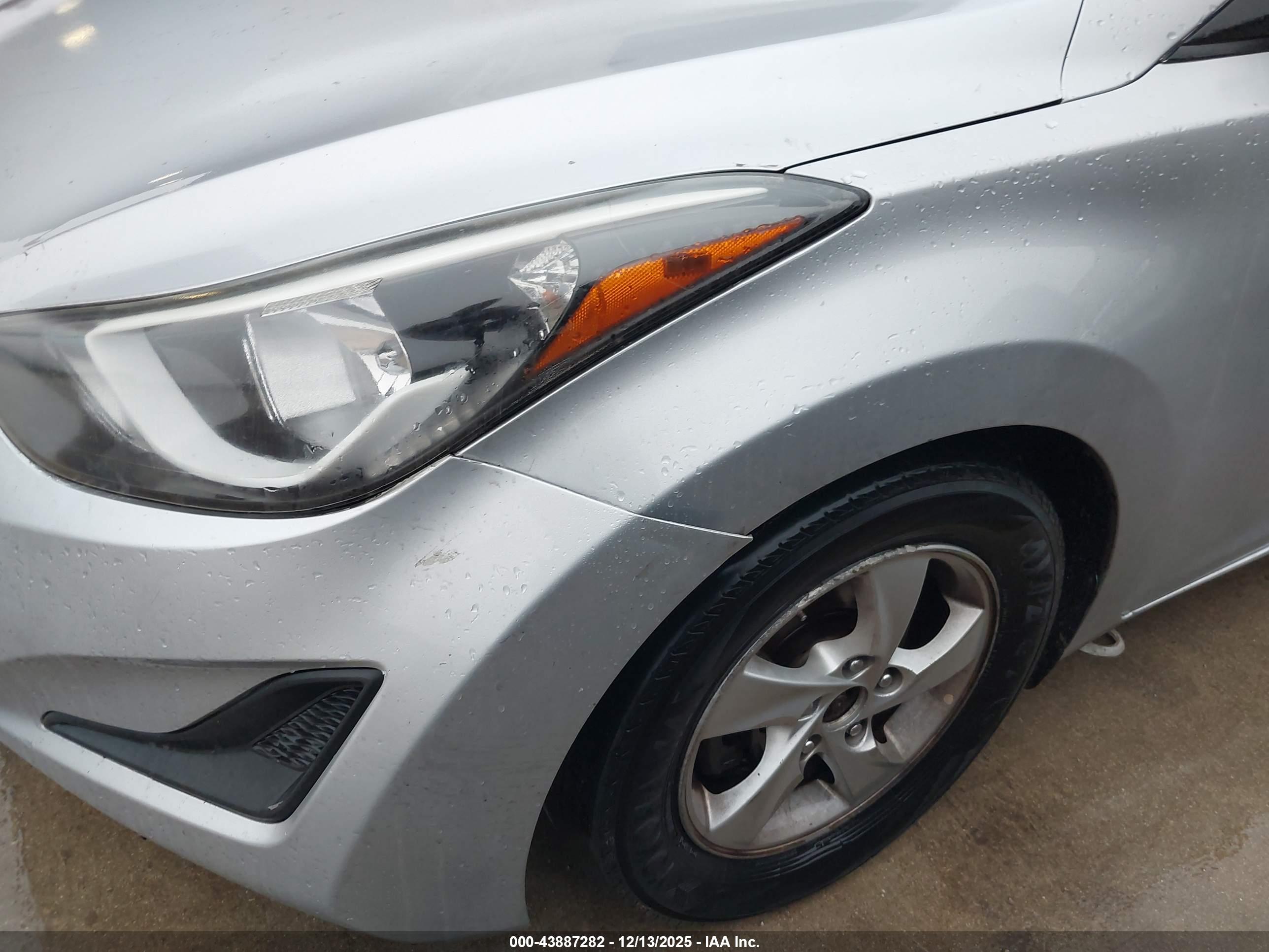 HYUNDAI ELANTRA image 6