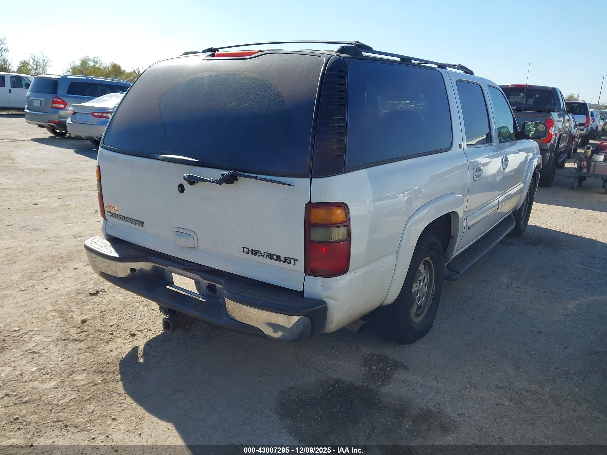 CHEVROLET SUBURBAN image 4