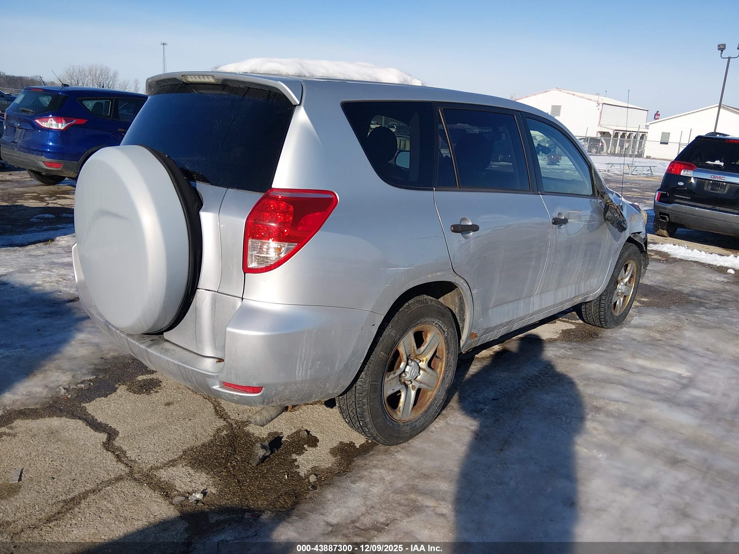 TOYOTA RAV4 image 4