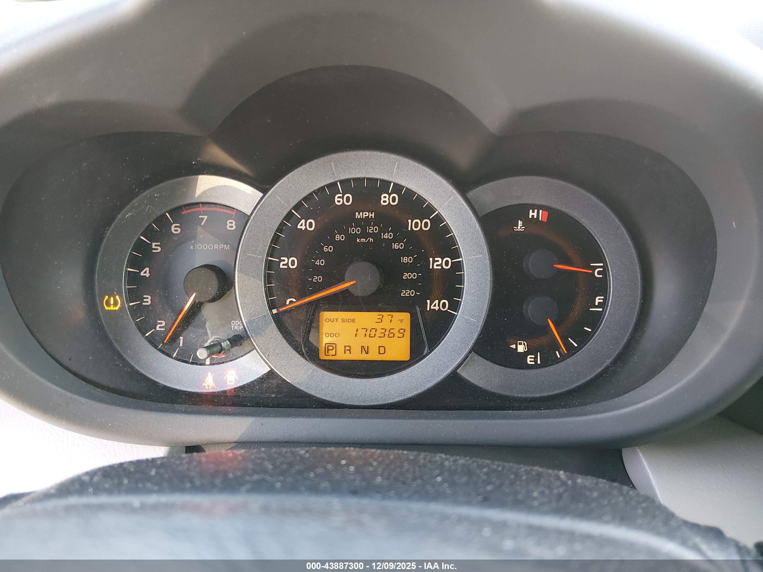 TOYOTA RAV4 image 7