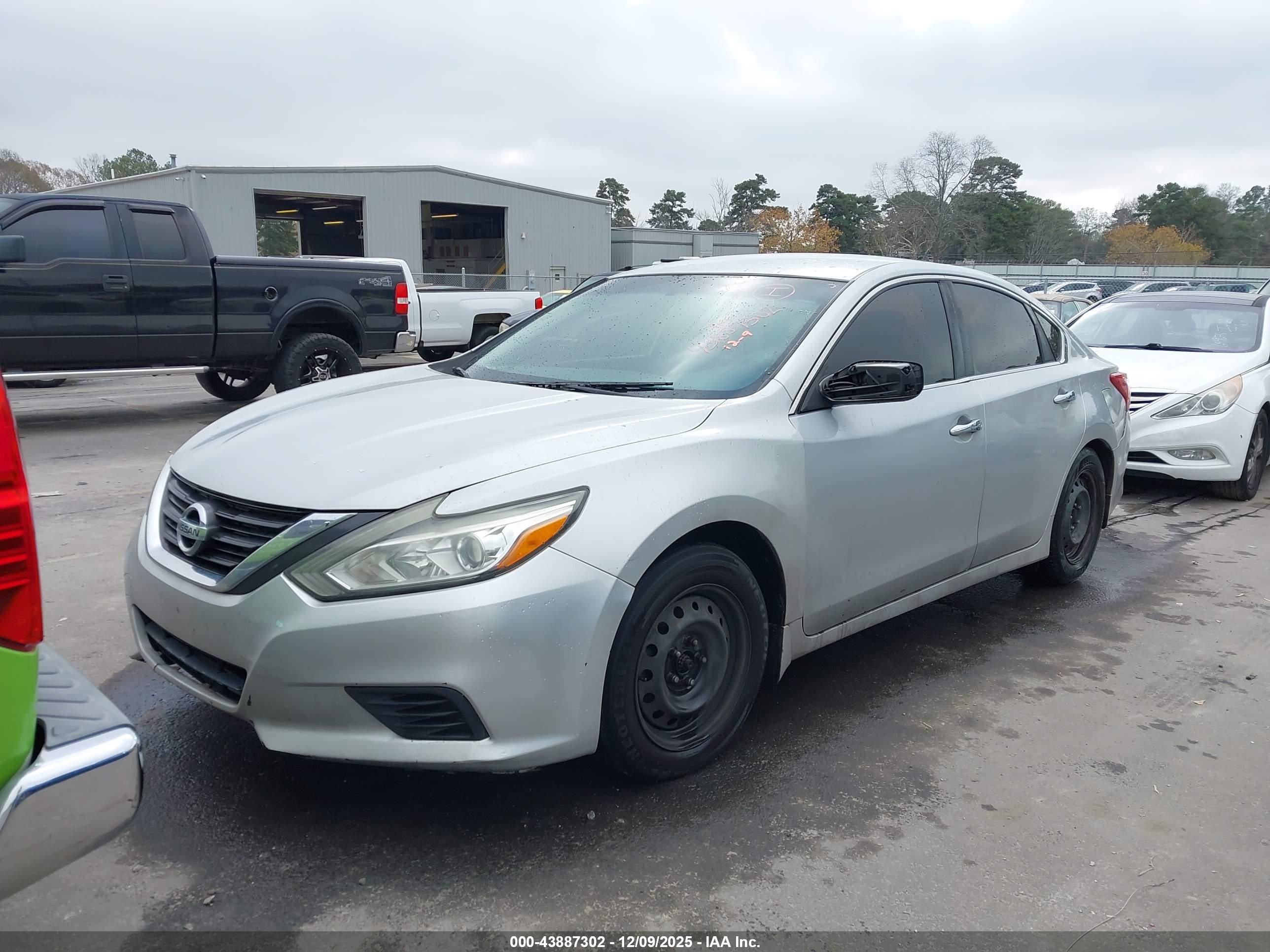NISSAN ALTIMA image 2