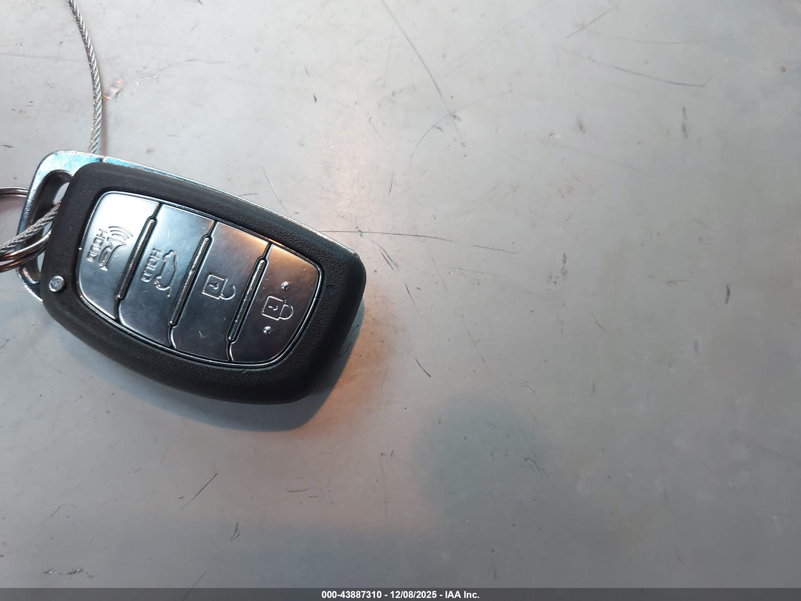 HYUNDAI TUCSON image 11