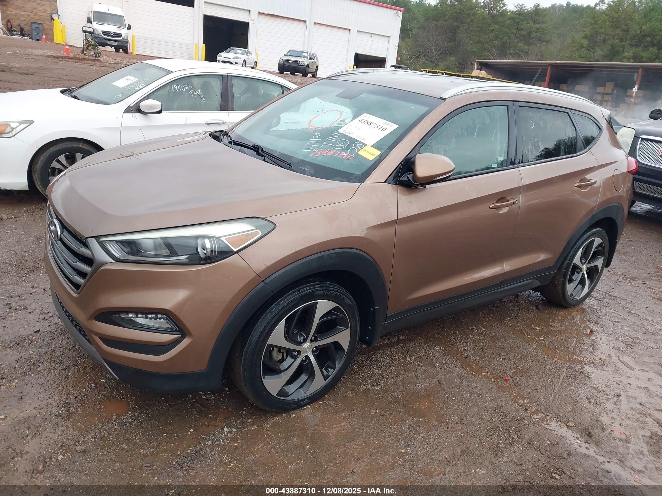 HYUNDAI TUCSON image 2