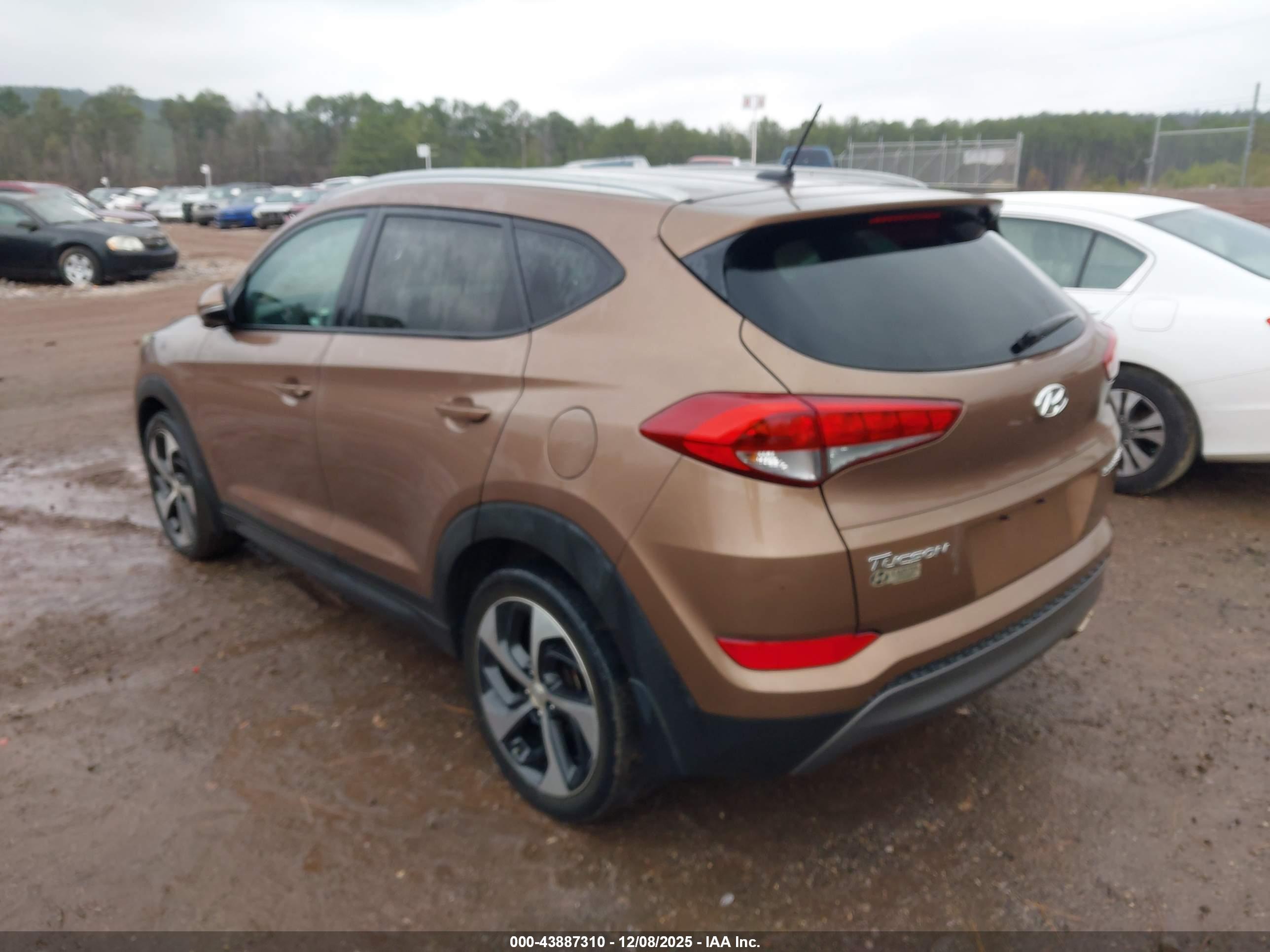 HYUNDAI TUCSON image 3