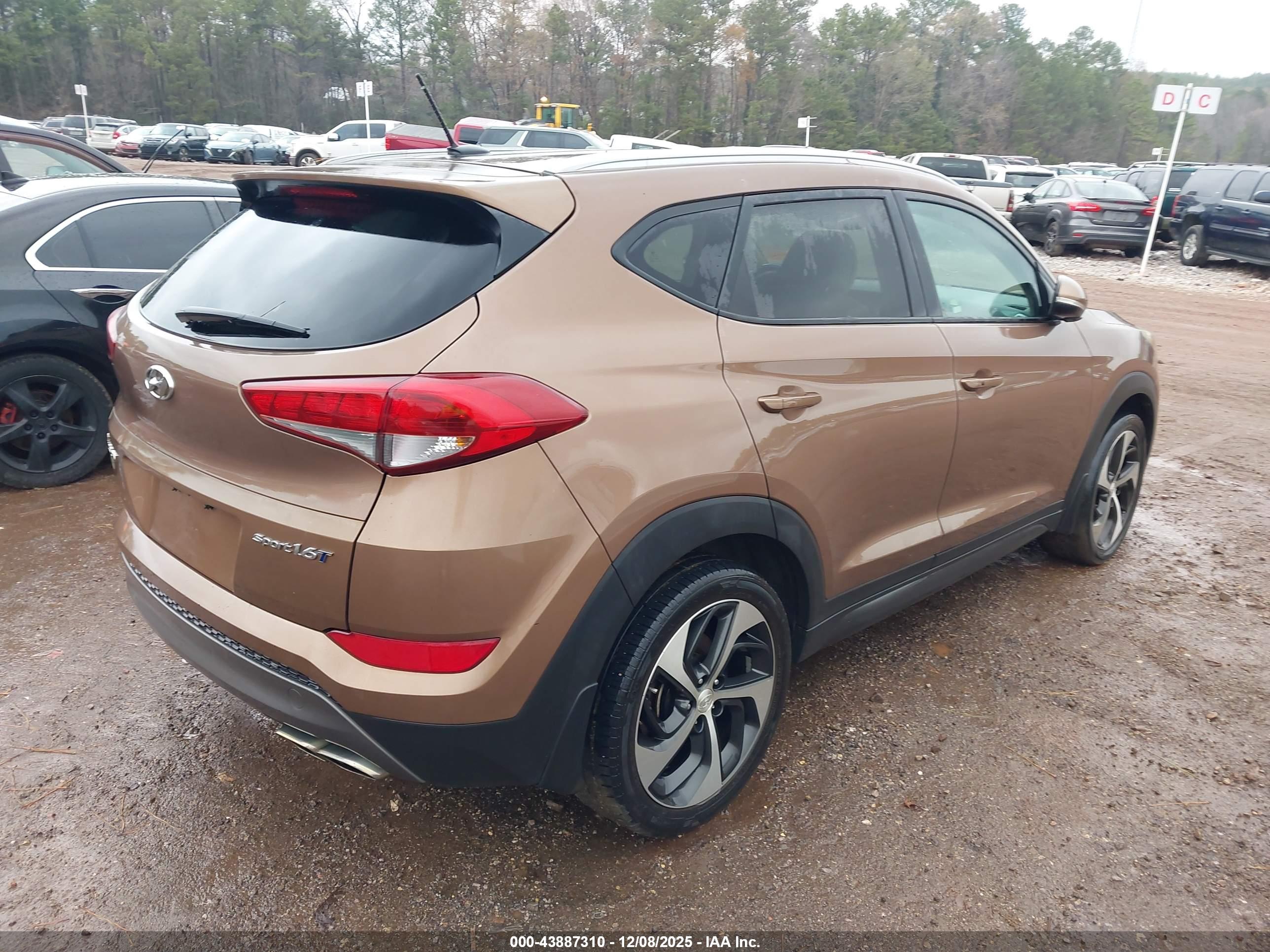 HYUNDAI TUCSON image 4