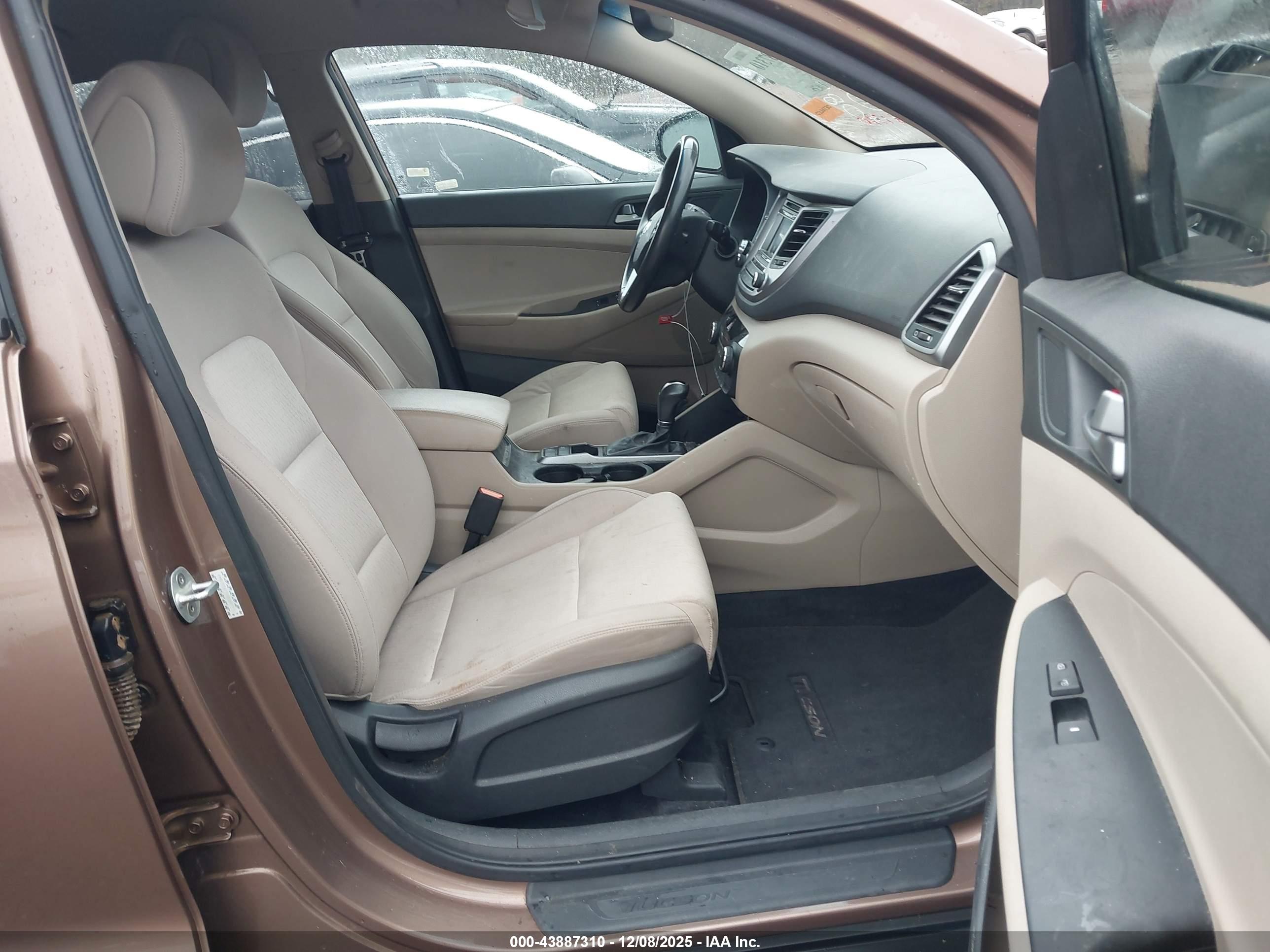 HYUNDAI TUCSON image 5