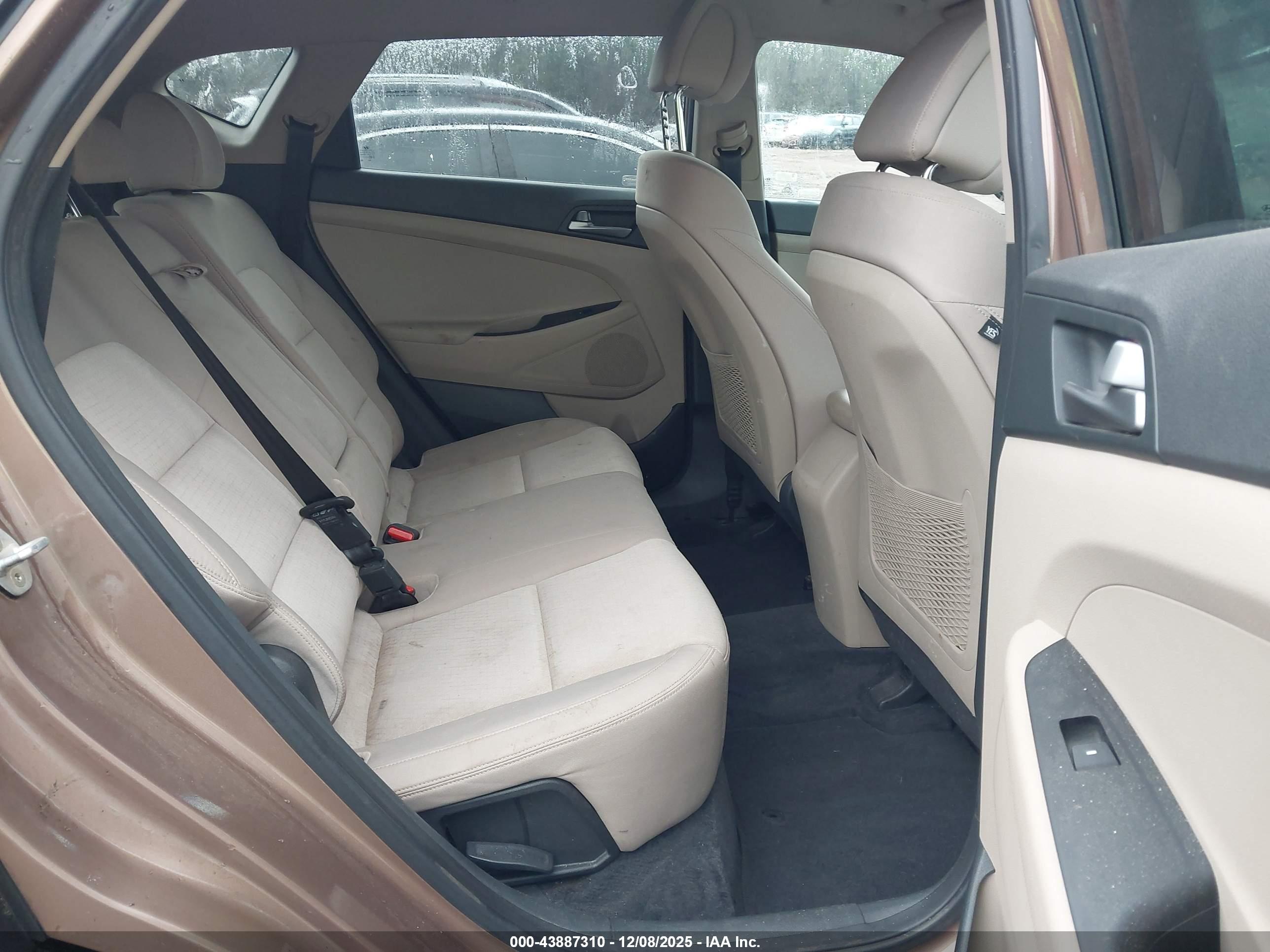 HYUNDAI TUCSON image 8