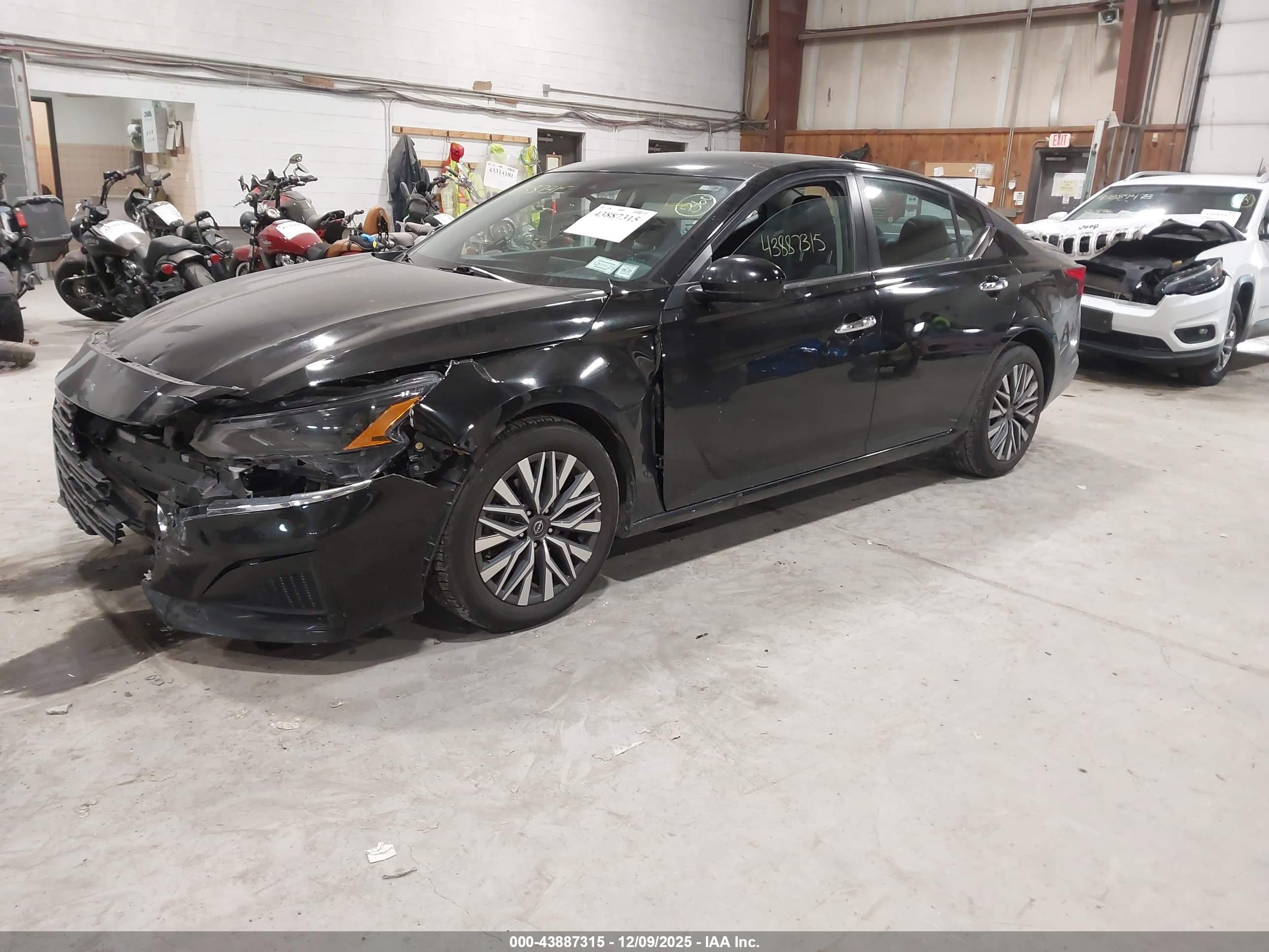 NISSAN ALTIMA image 2