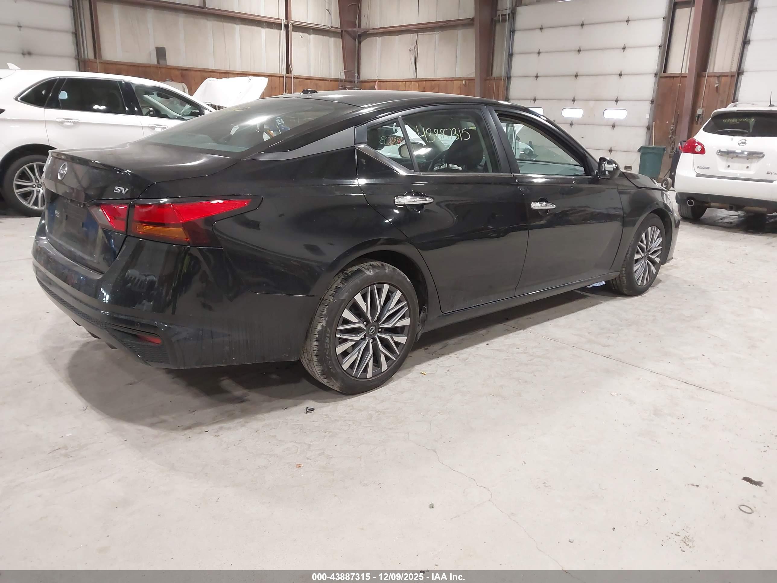 NISSAN ALTIMA image 4