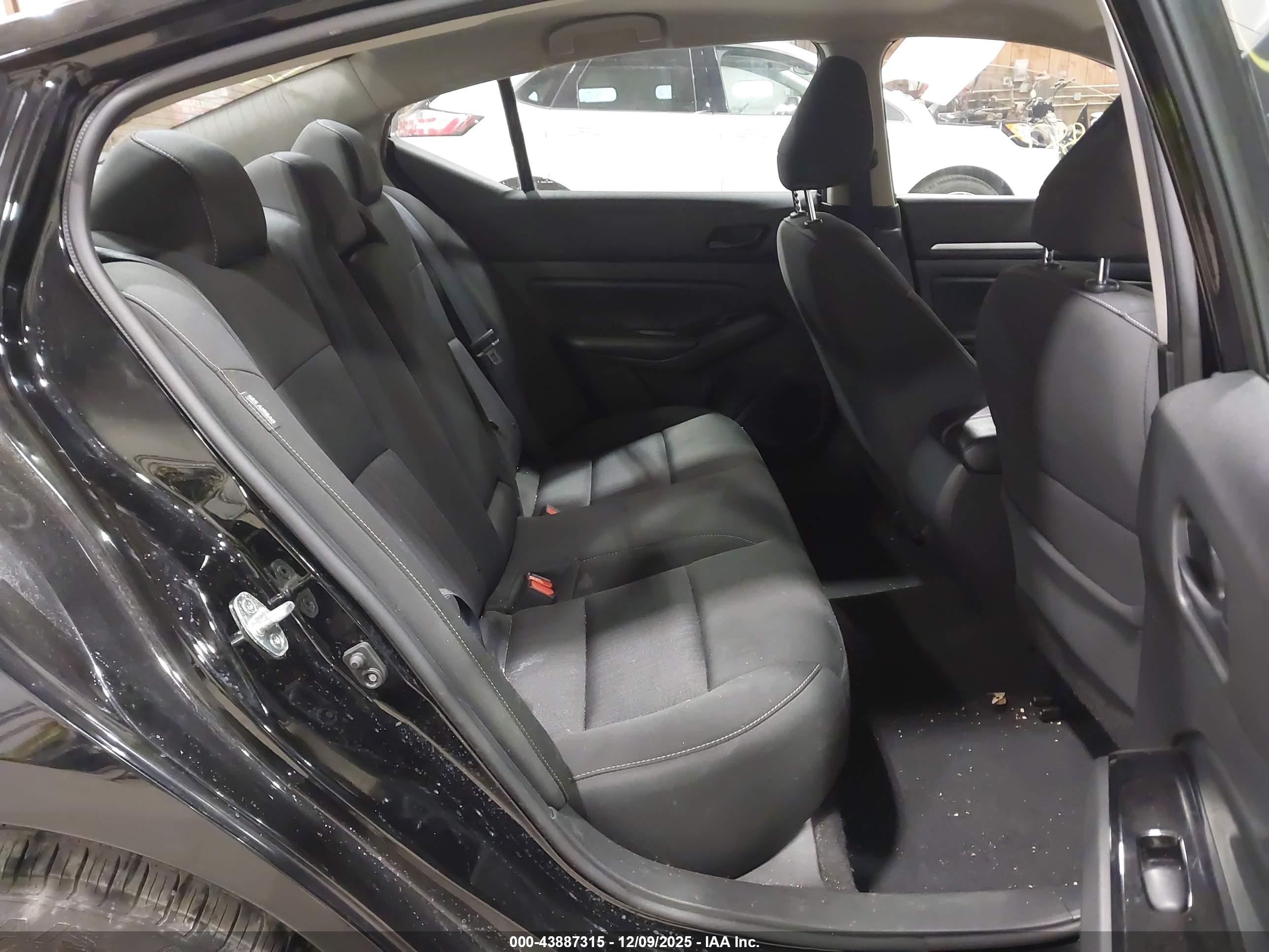 NISSAN ALTIMA image 8