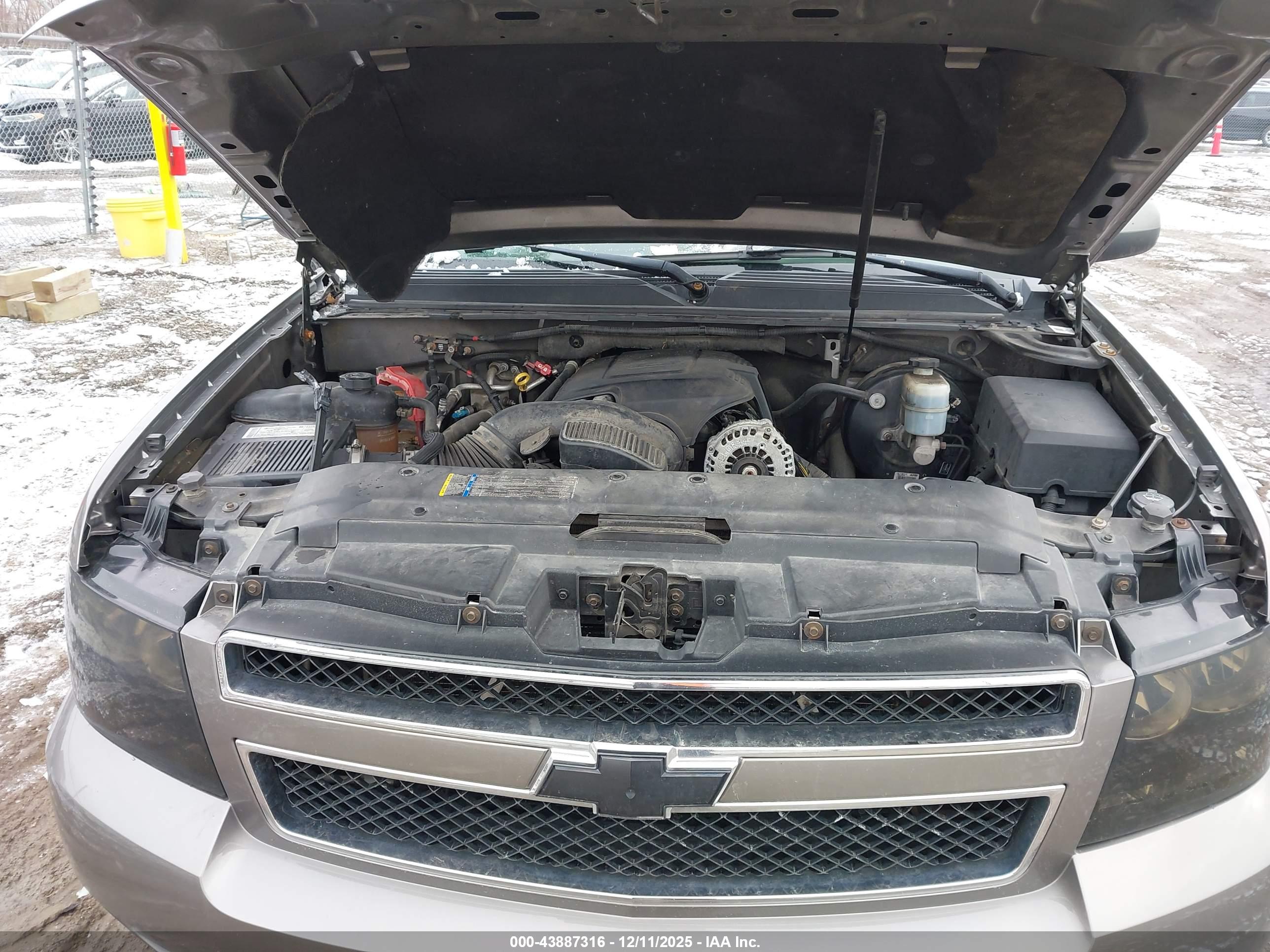 CHEVROLET TAHOE image 10