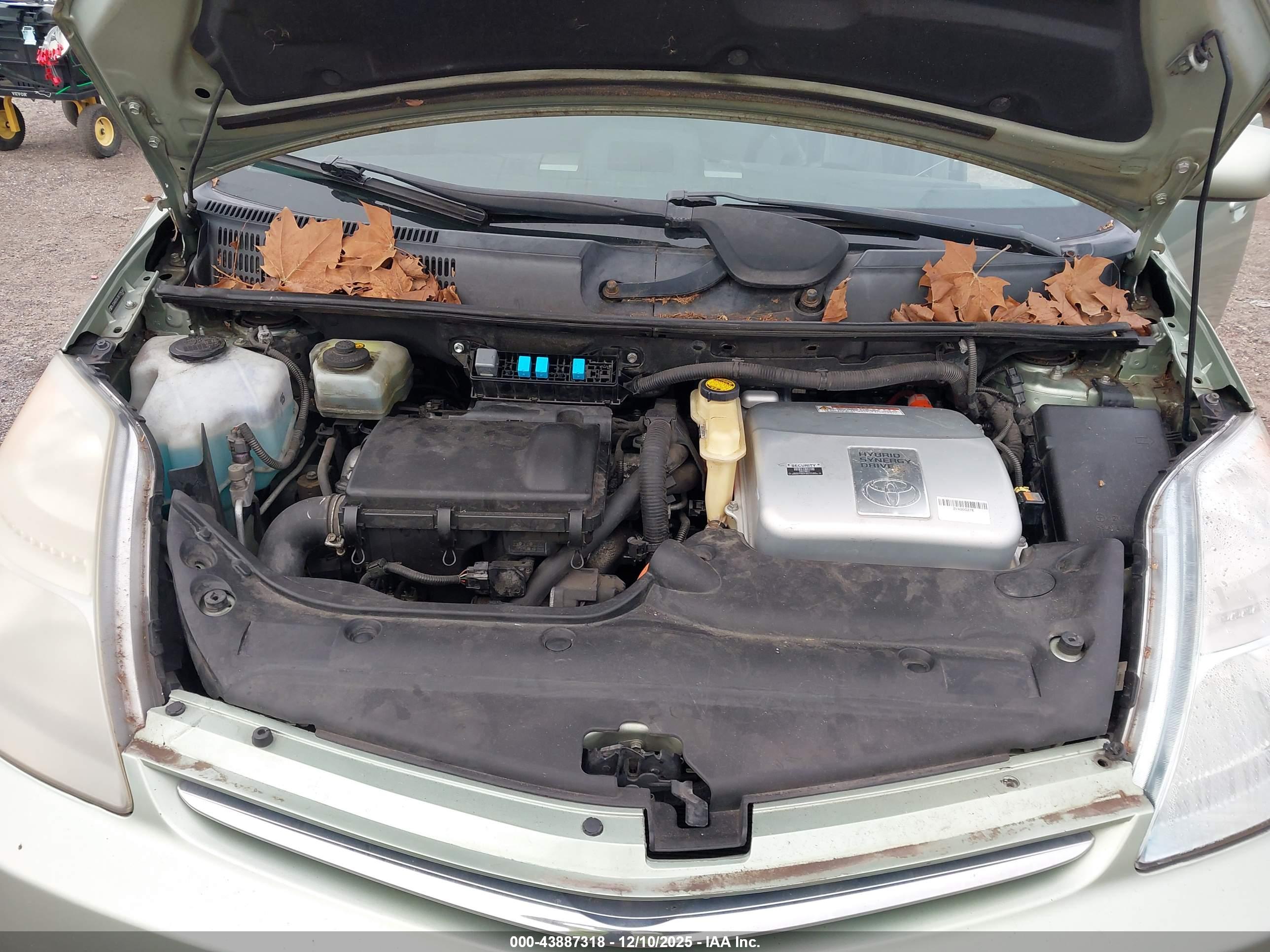 TOYOTA PRIUS image 10