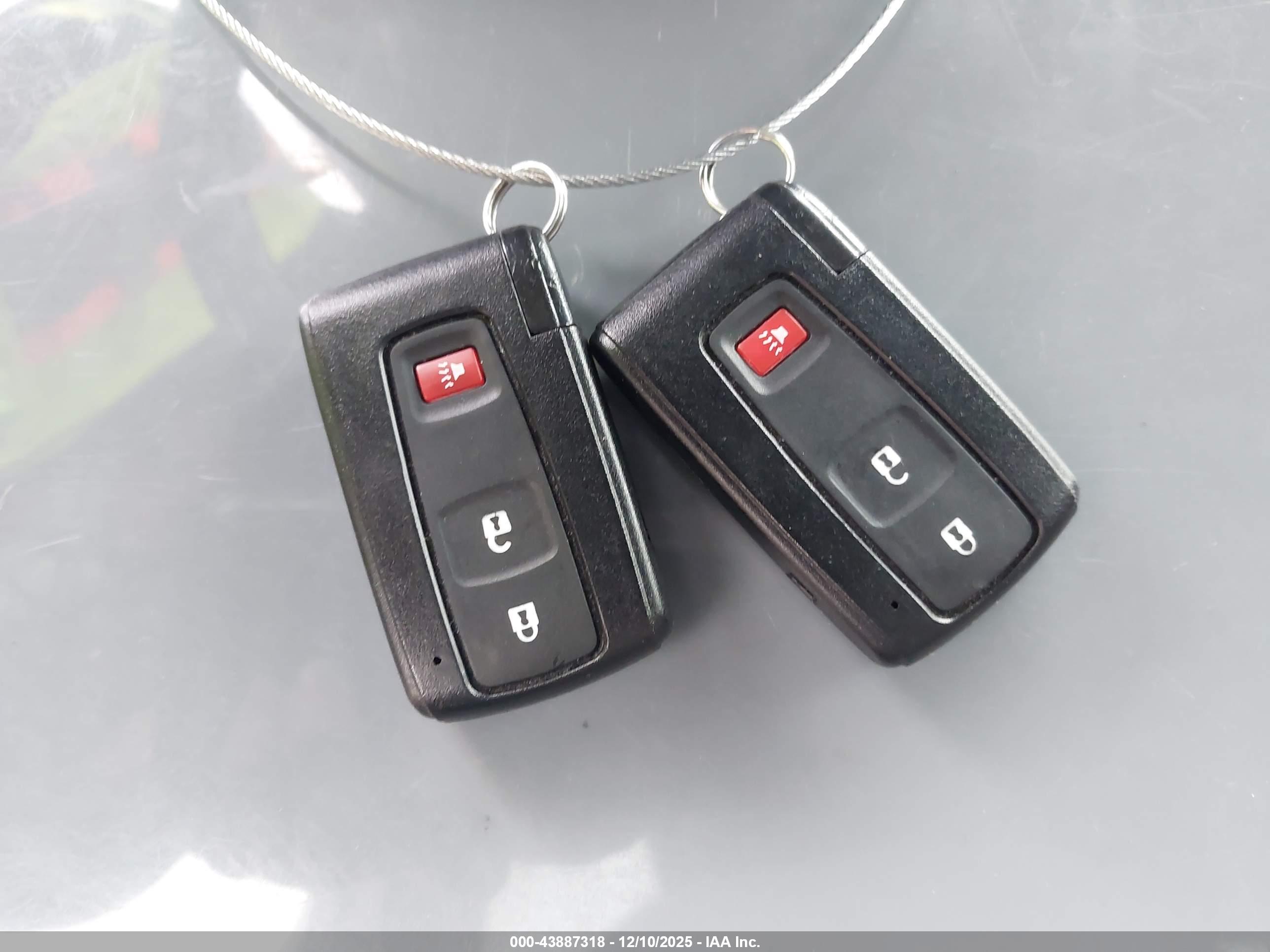 TOYOTA PRIUS image 11