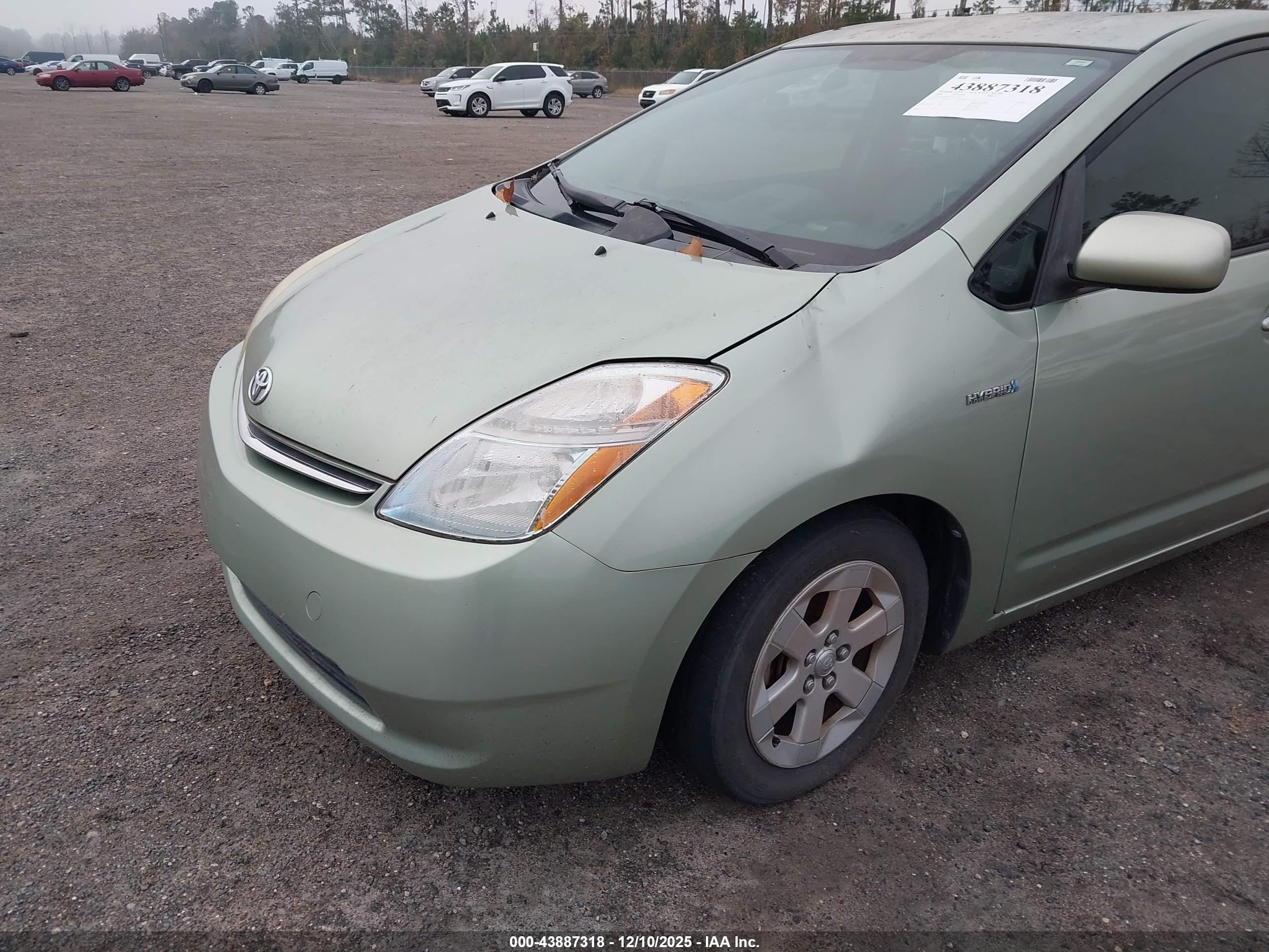 TOYOTA PRIUS image 6