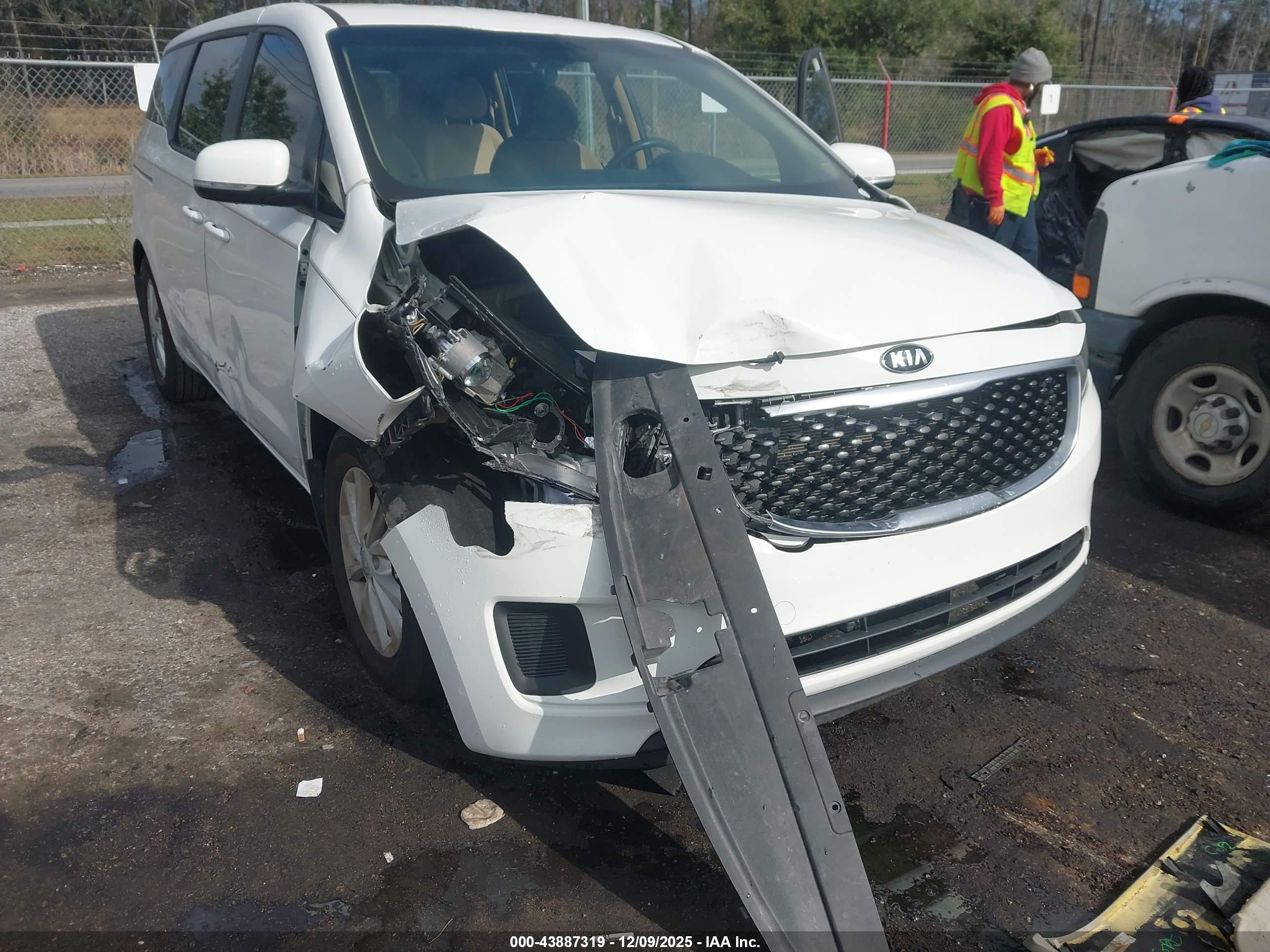 KIA SEDONA image 6