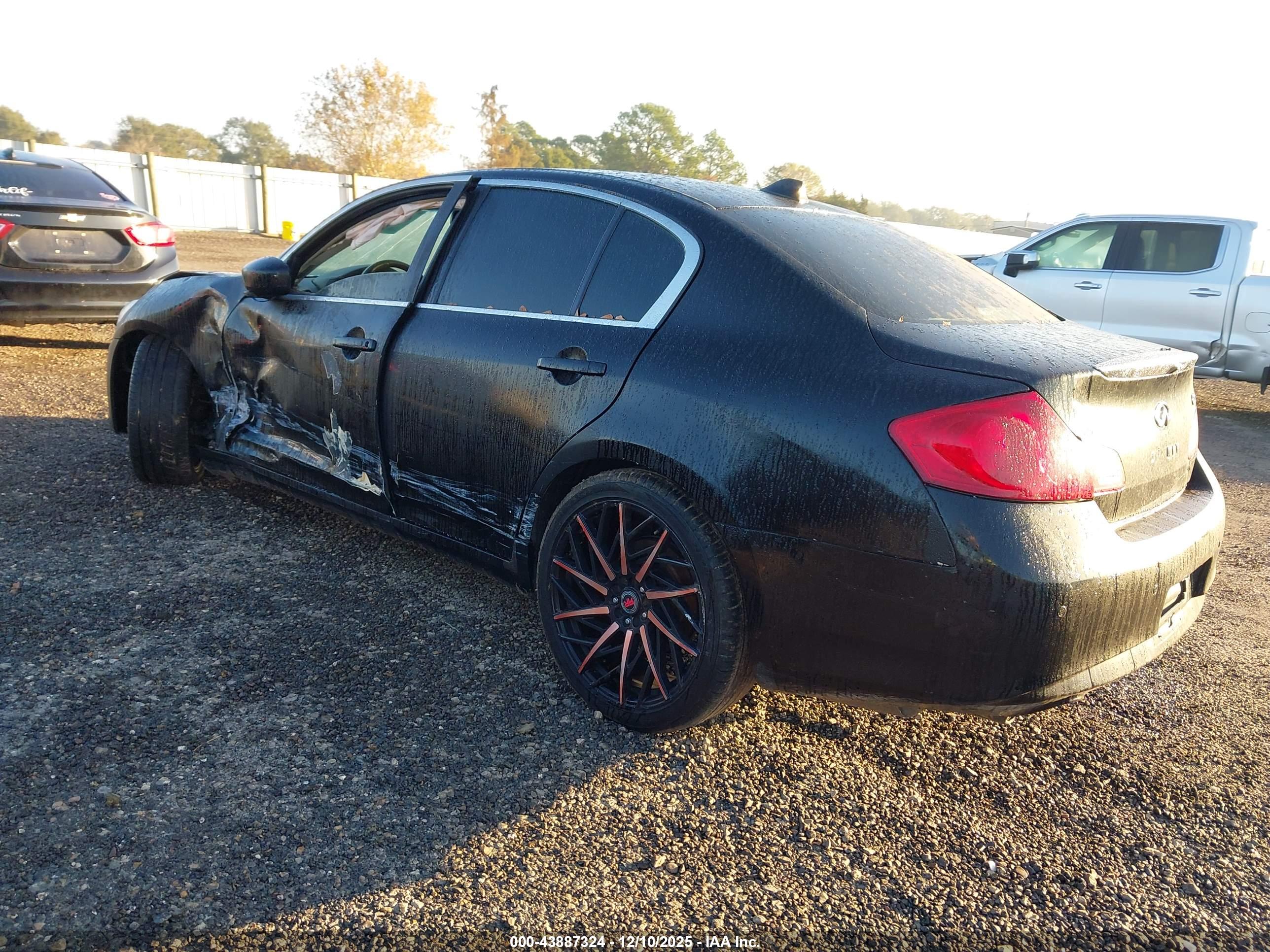INFINITI G37 image 3