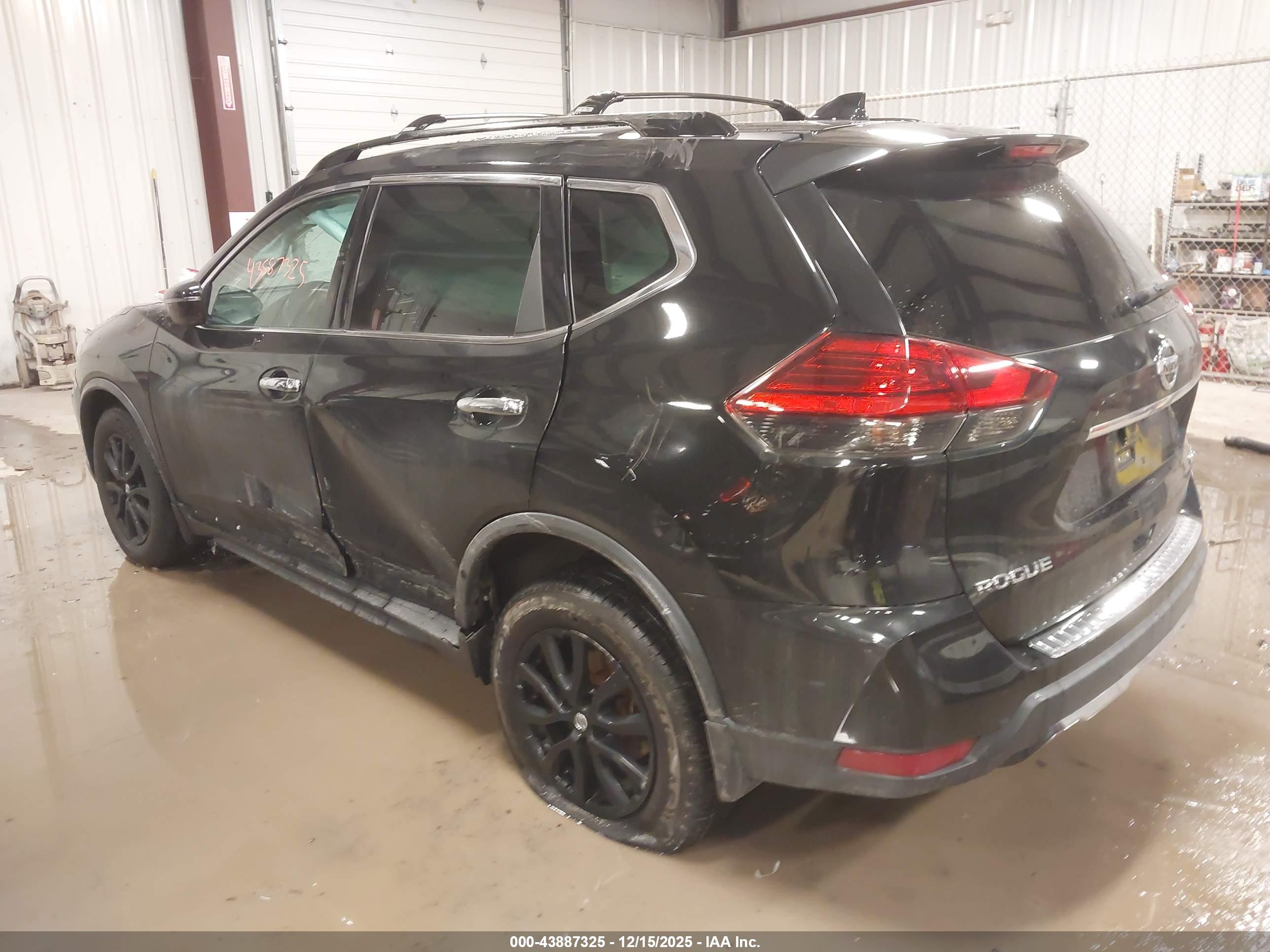 NISSAN ROGUE image 3