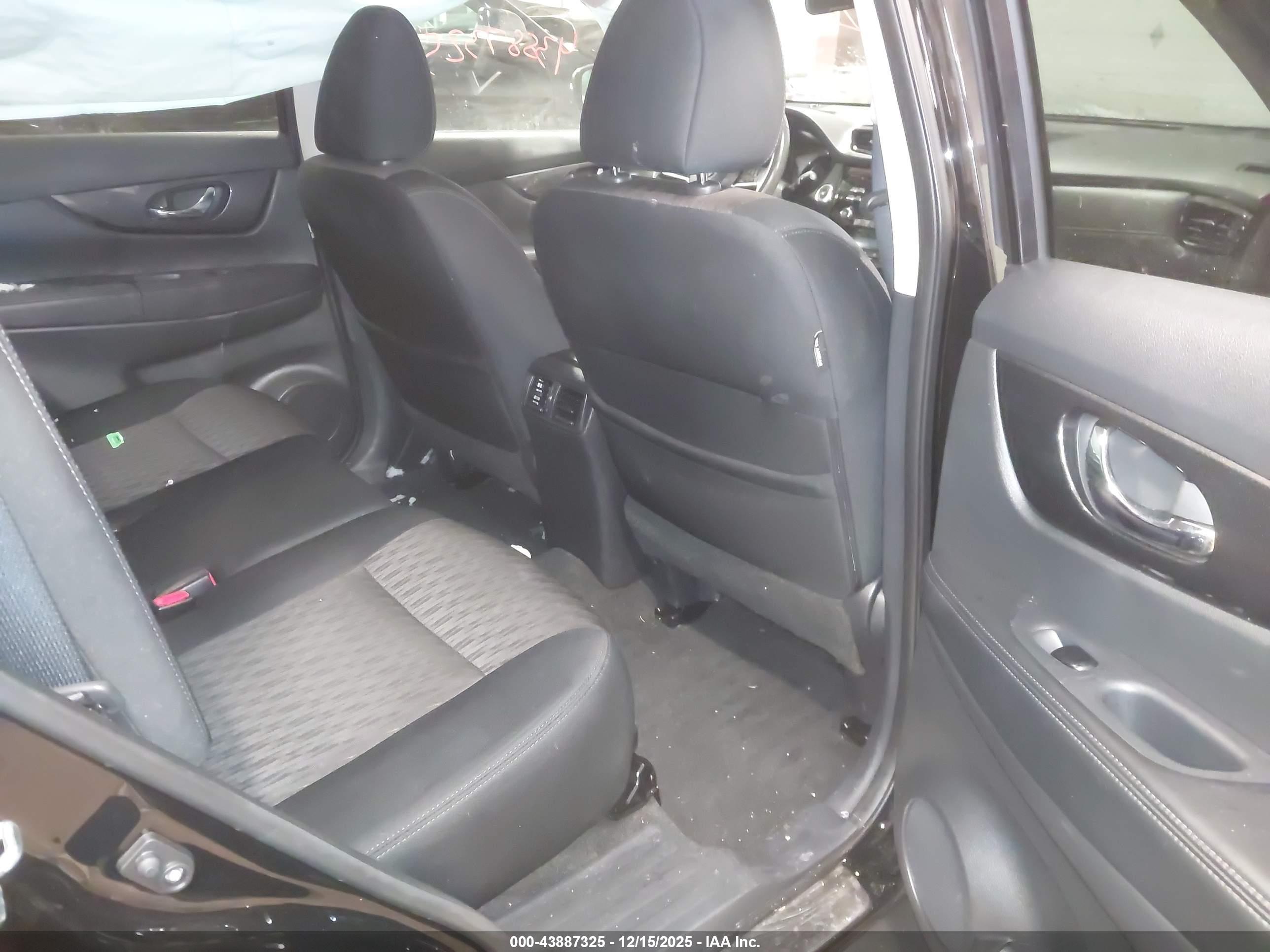NISSAN ROGUE image 8