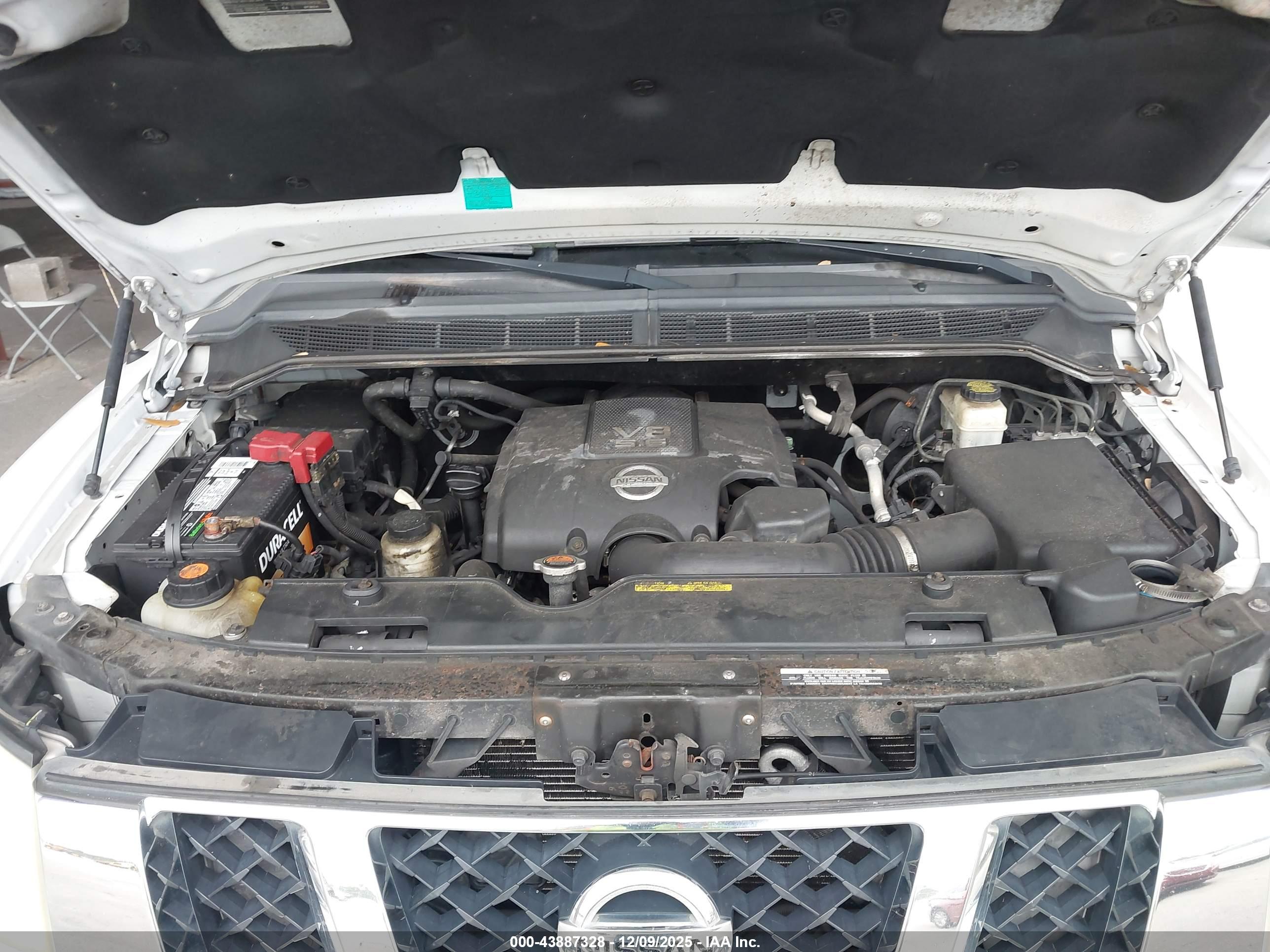 NISSAN TITAN image 10