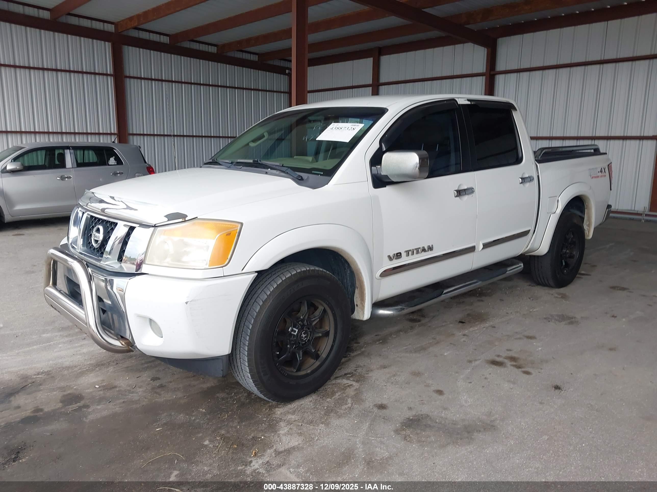 NISSAN TITAN image 2