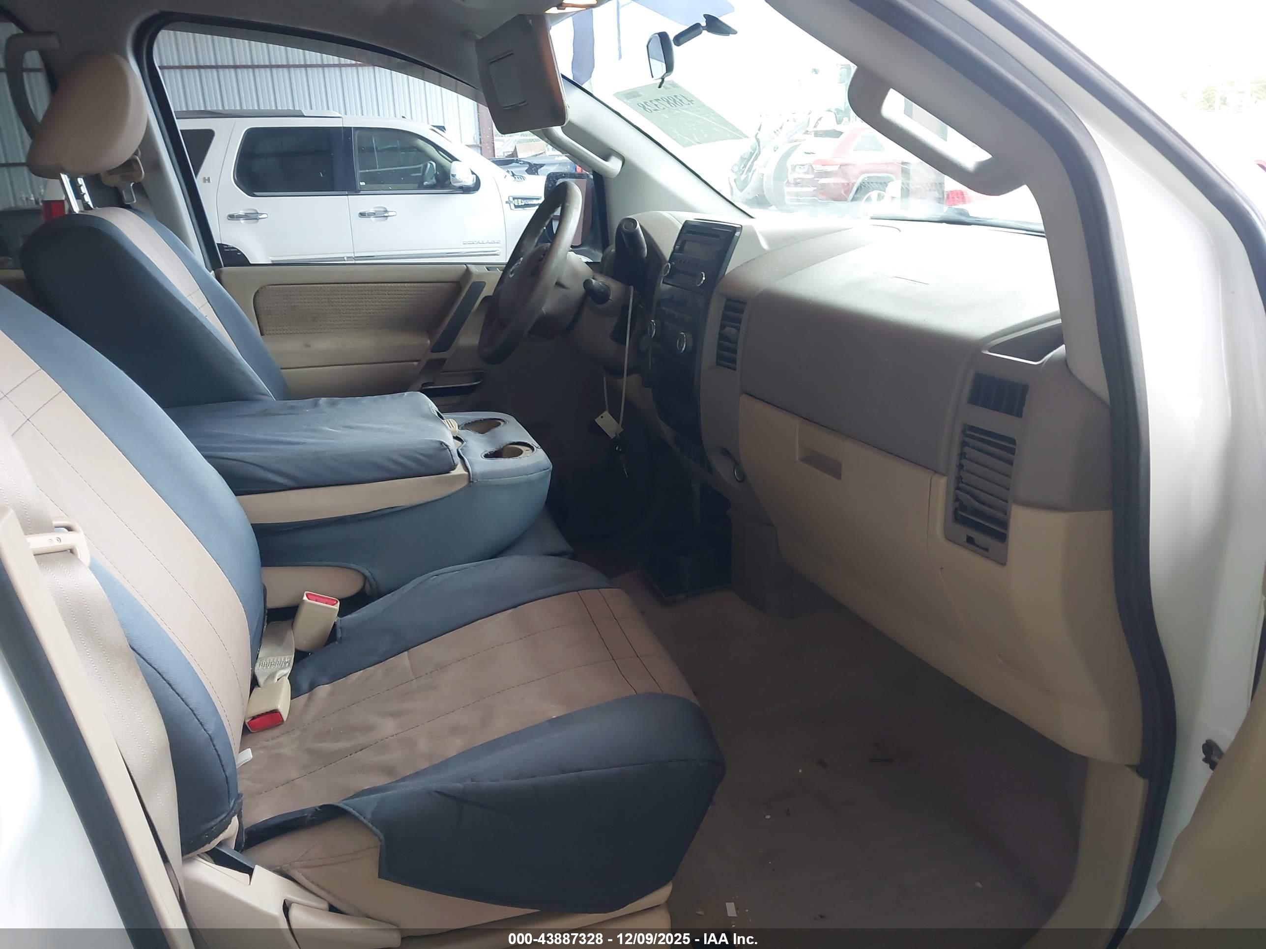 NISSAN TITAN image 5