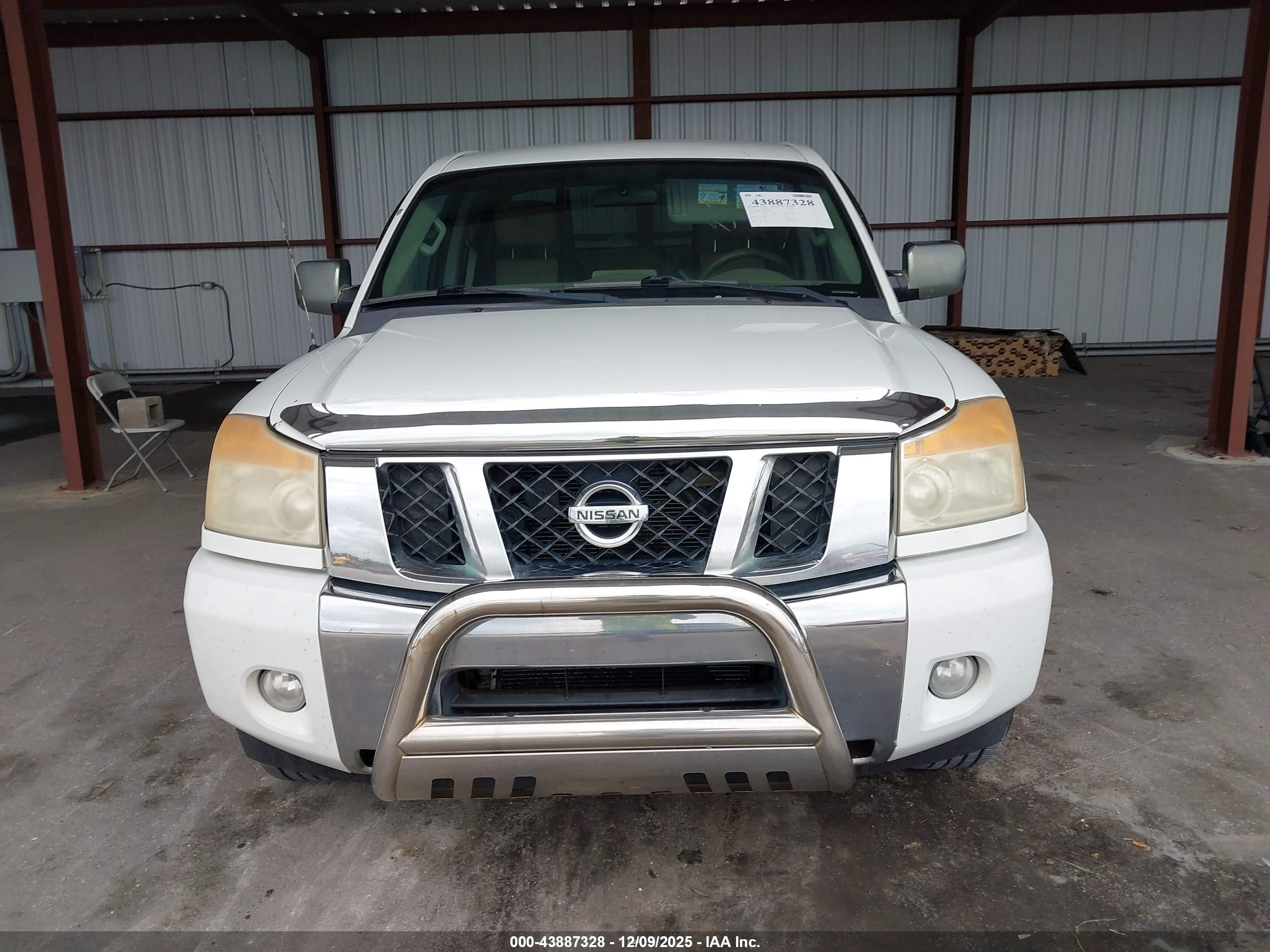 NISSAN TITAN image 6