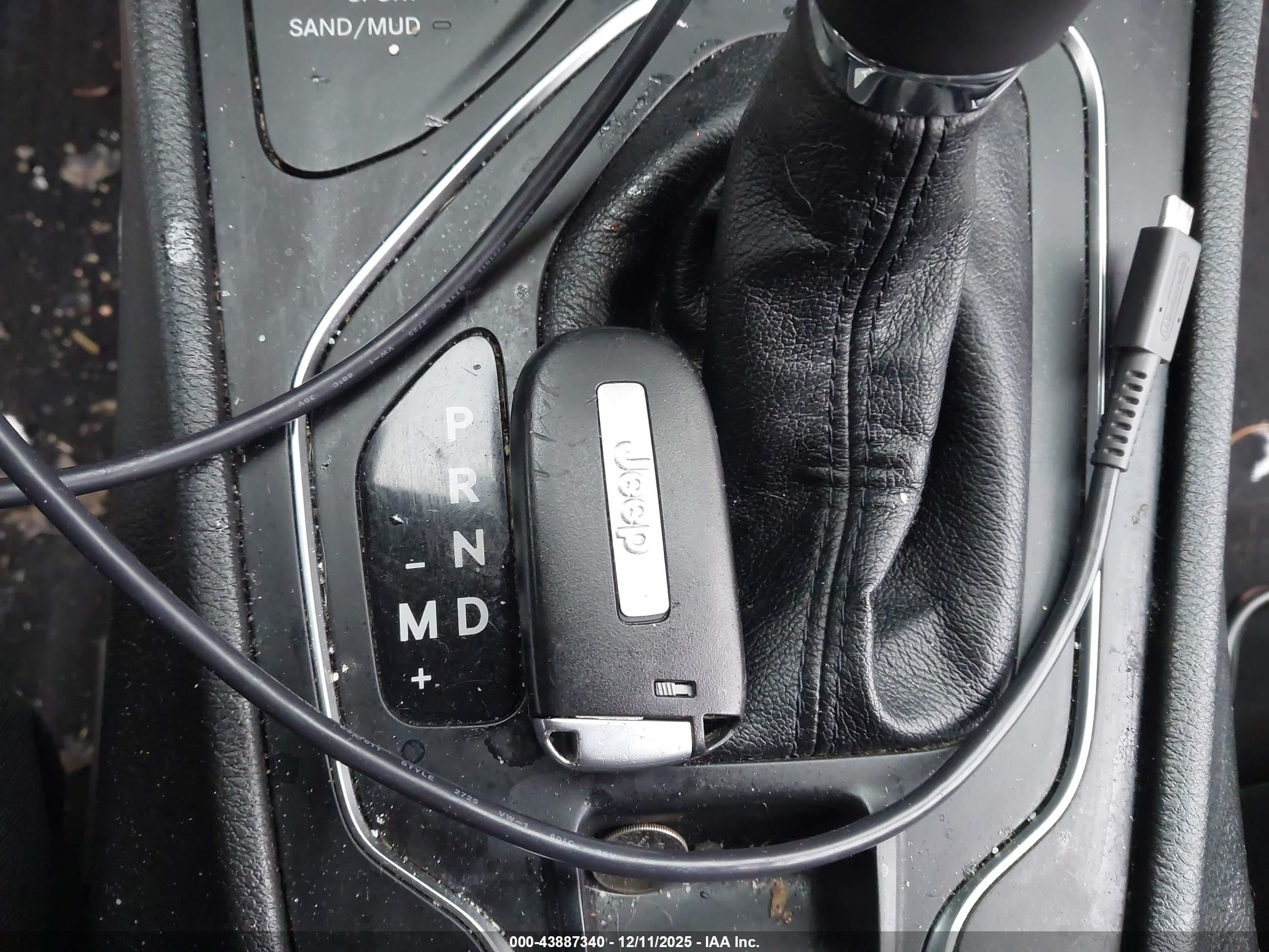 JEEP CHEROKEE image 11