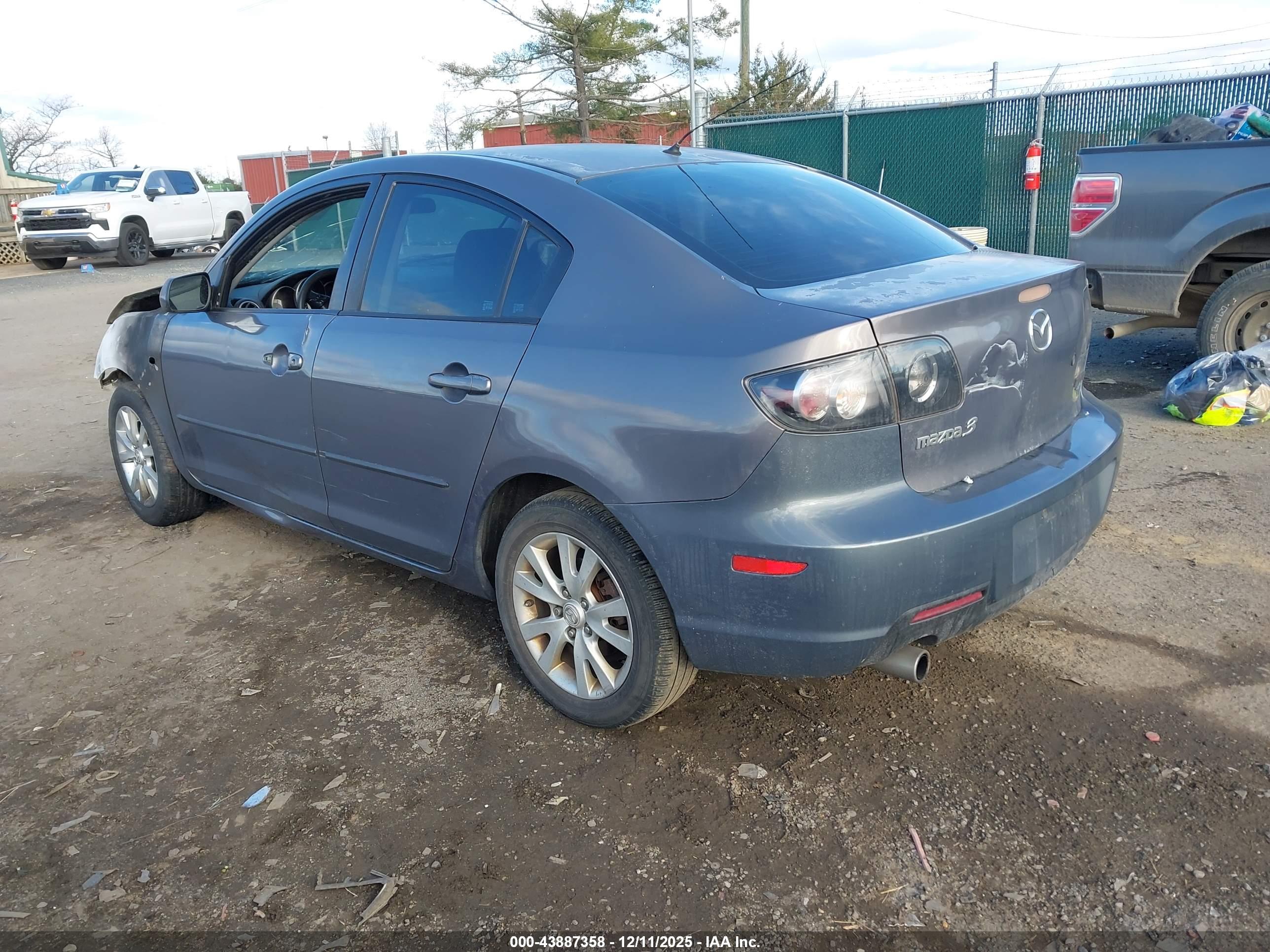 MAZDA MAZDA3 image 3