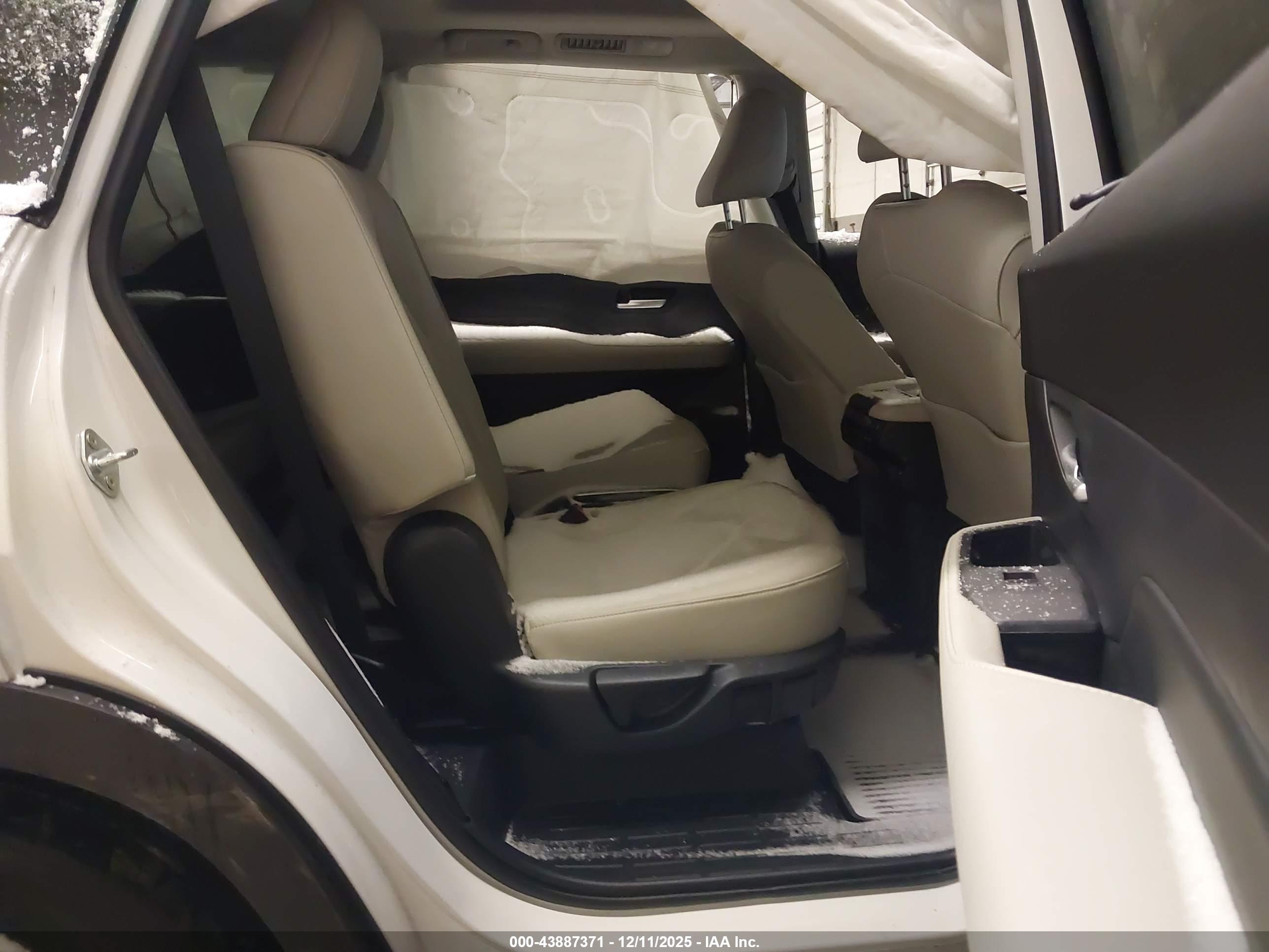 TOYOTA GRAND image 8