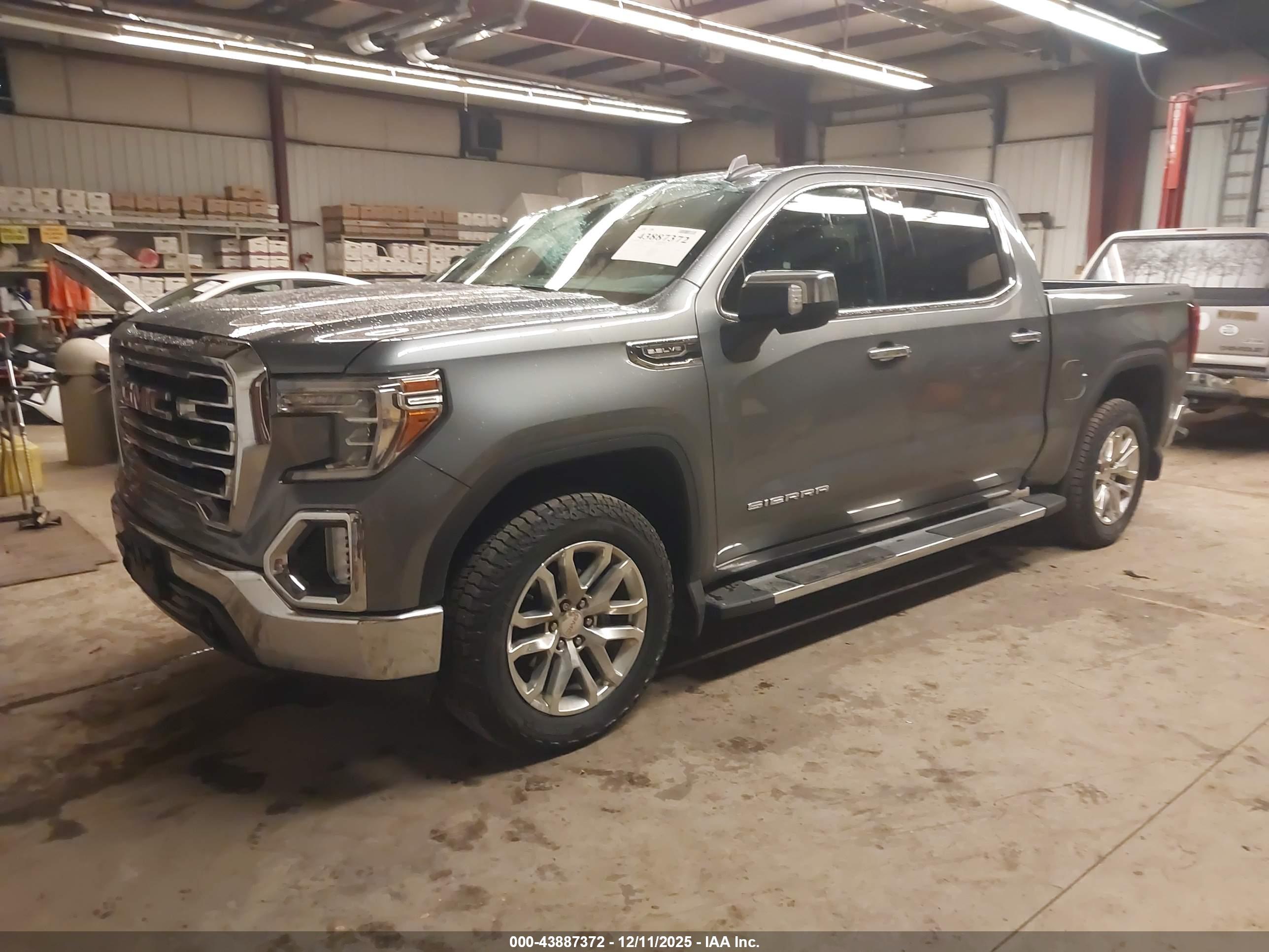 GMC SIERRA image 2