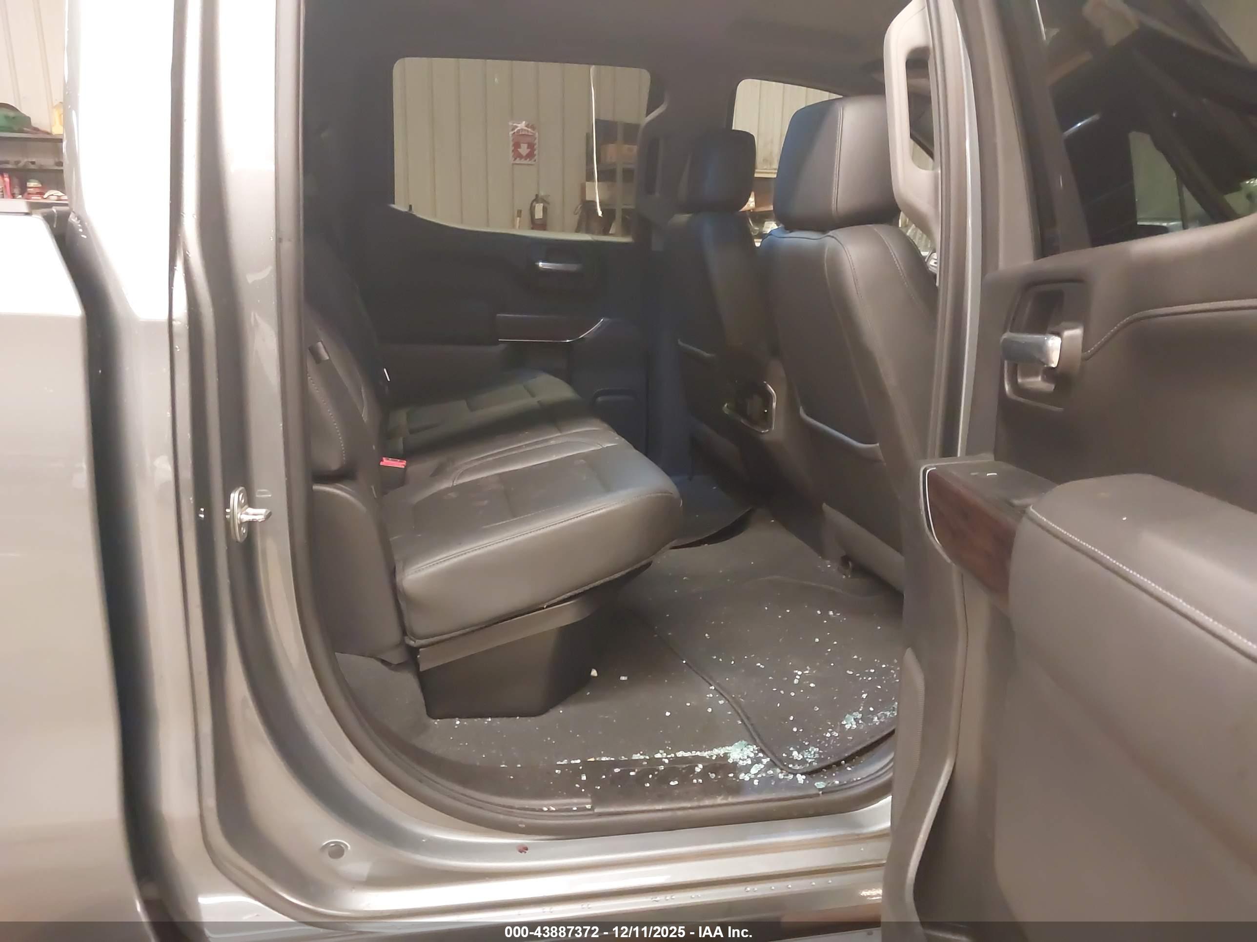 GMC SIERRA image 8
