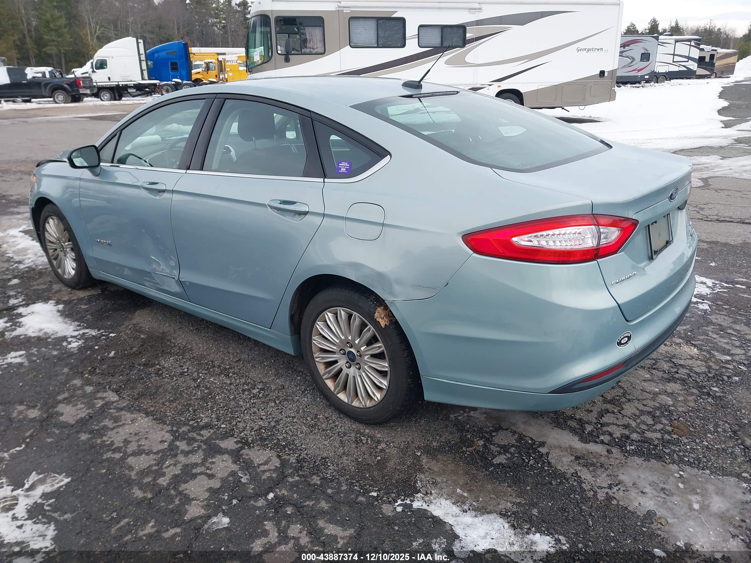 FORD FUSION image 3