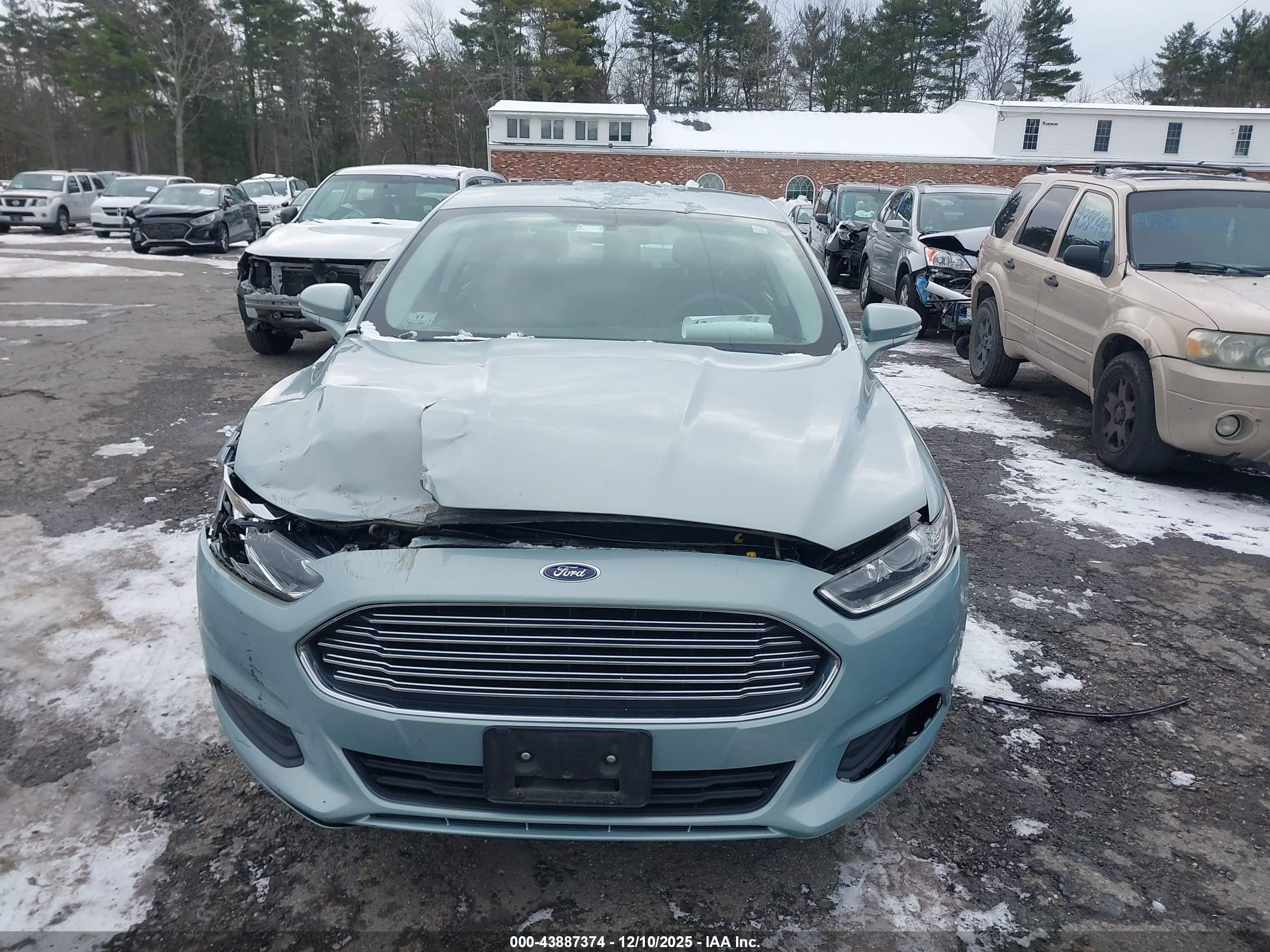 FORD FUSION image 6