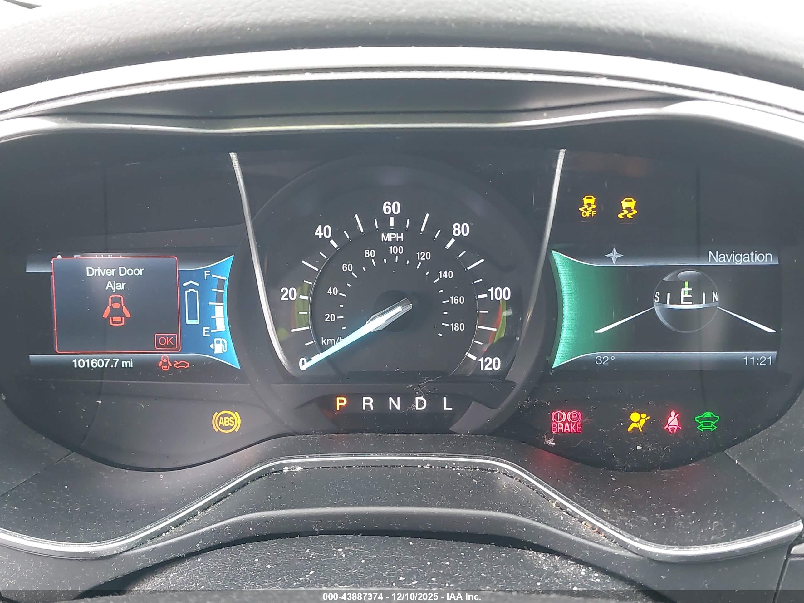 FORD FUSION image 7
