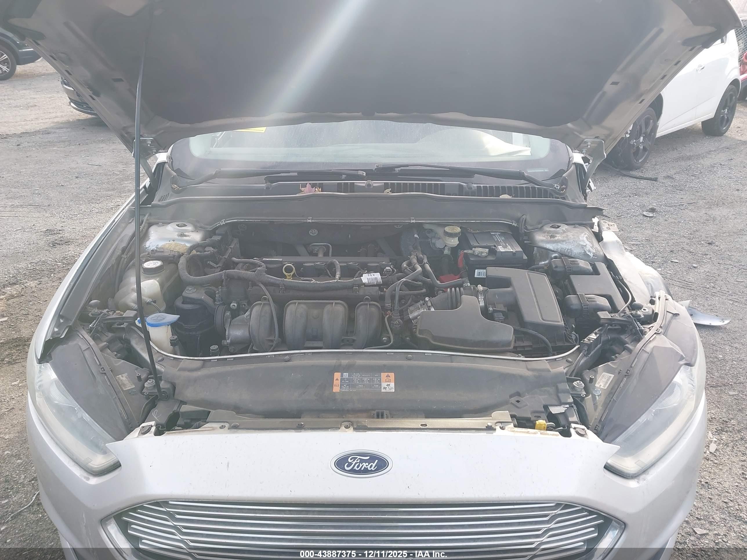 FORD FUSION image 10