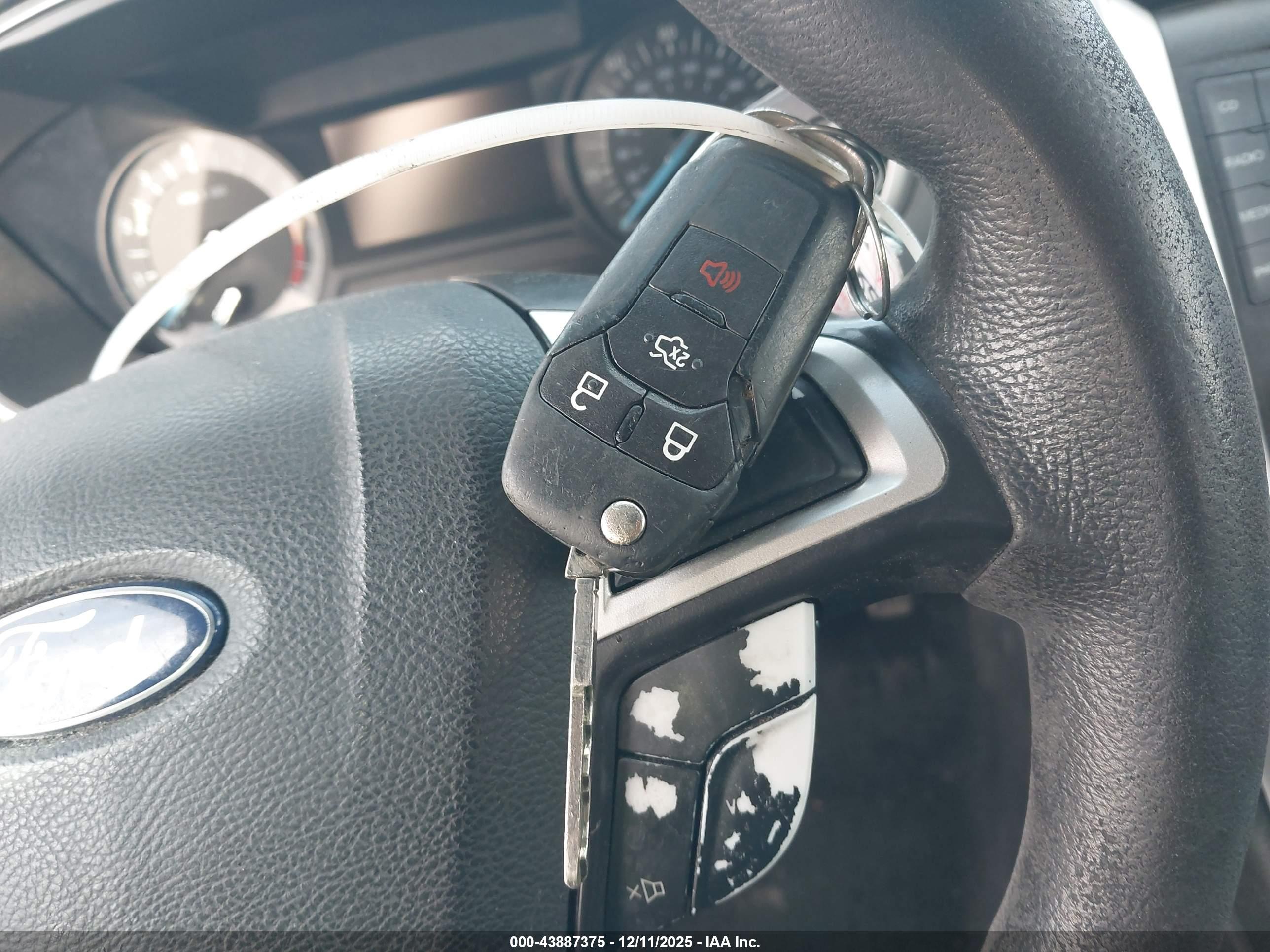 FORD FUSION image 11