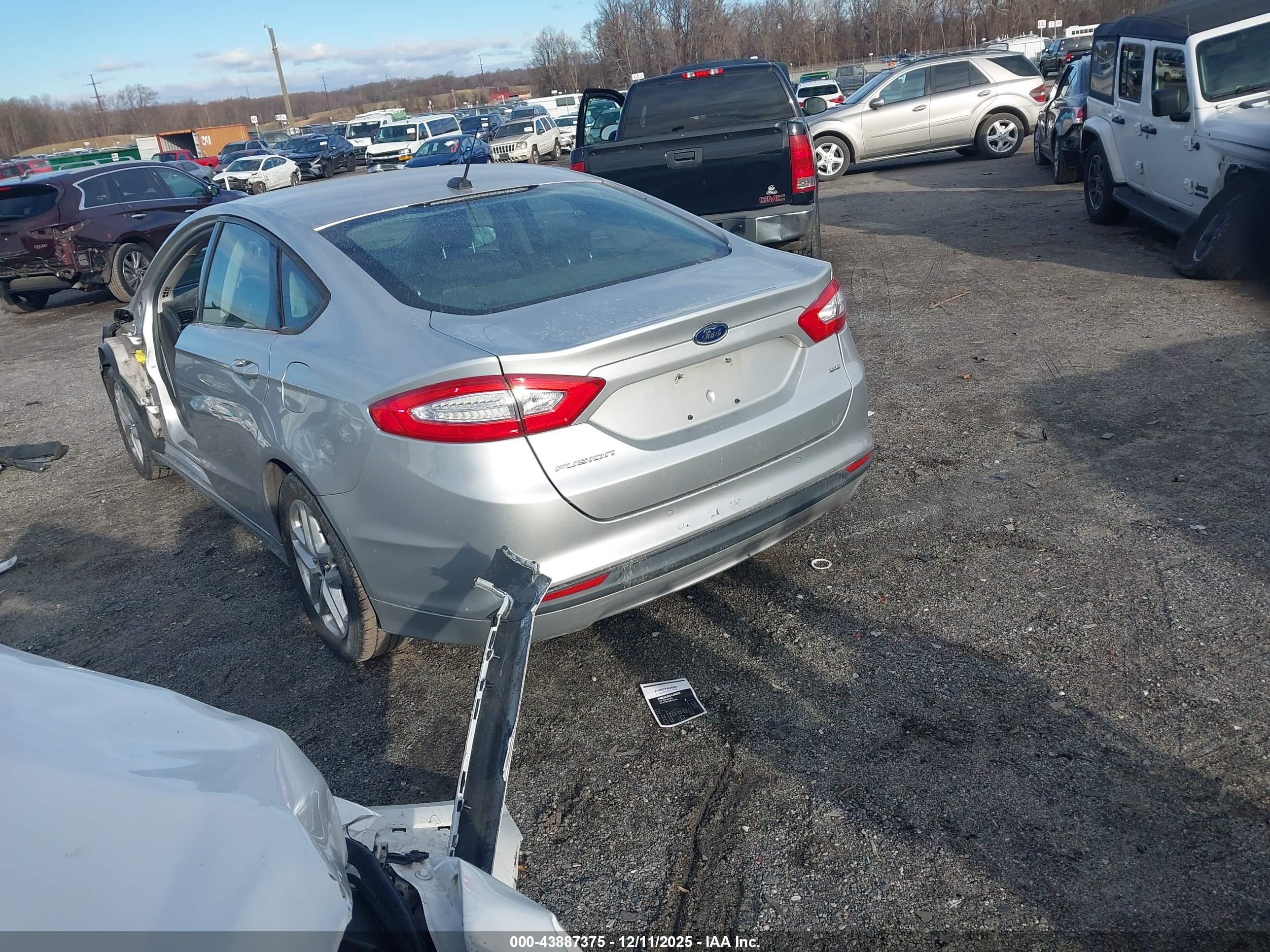 FORD FUSION image 3